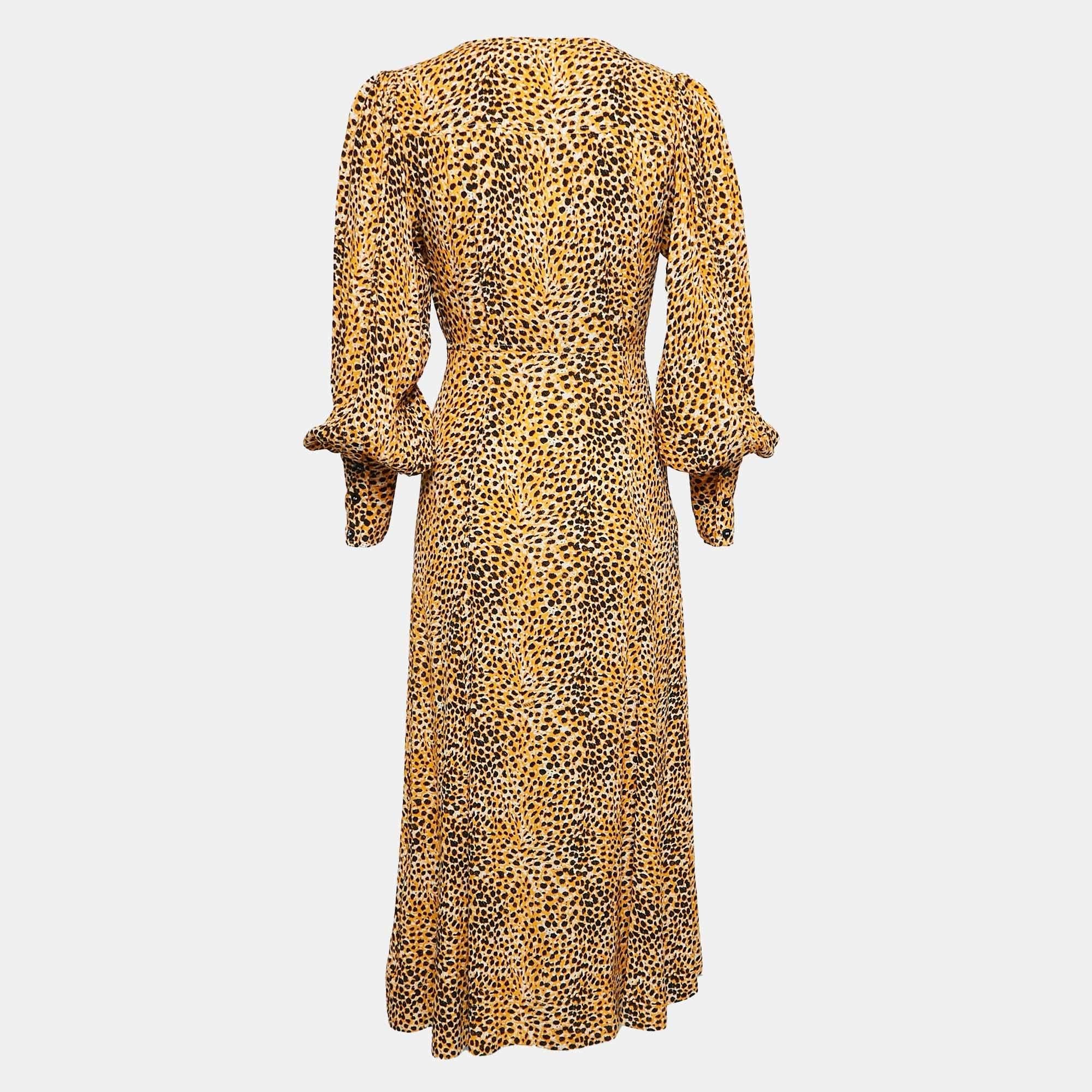 Questo abito midi di Ganni emana eleganza e raffinatezza. La sua lunghezza comoda cade tra il ginocchio e la caviglia, offrendo un'opzione versatile per varie occasioni. Il suo design chic combina le tendenze moderne con un fascino senza tempo,