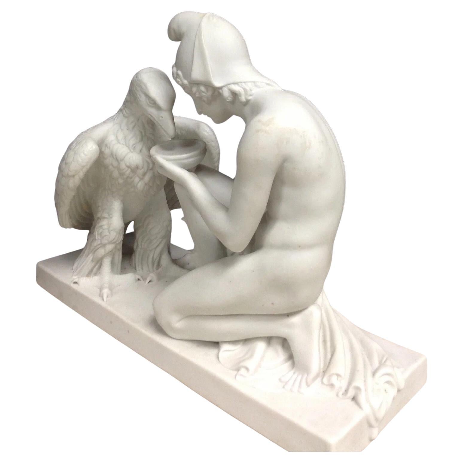 Cette sculpture du 20e siècle représentant Ganymède et l'aigle capture la scène mythologique emblématique avec des détails et un art saisissants. Représentant le jeune Ganymède emporté par Zeus sous la forme d'un aigle, la sculpture transmet une
