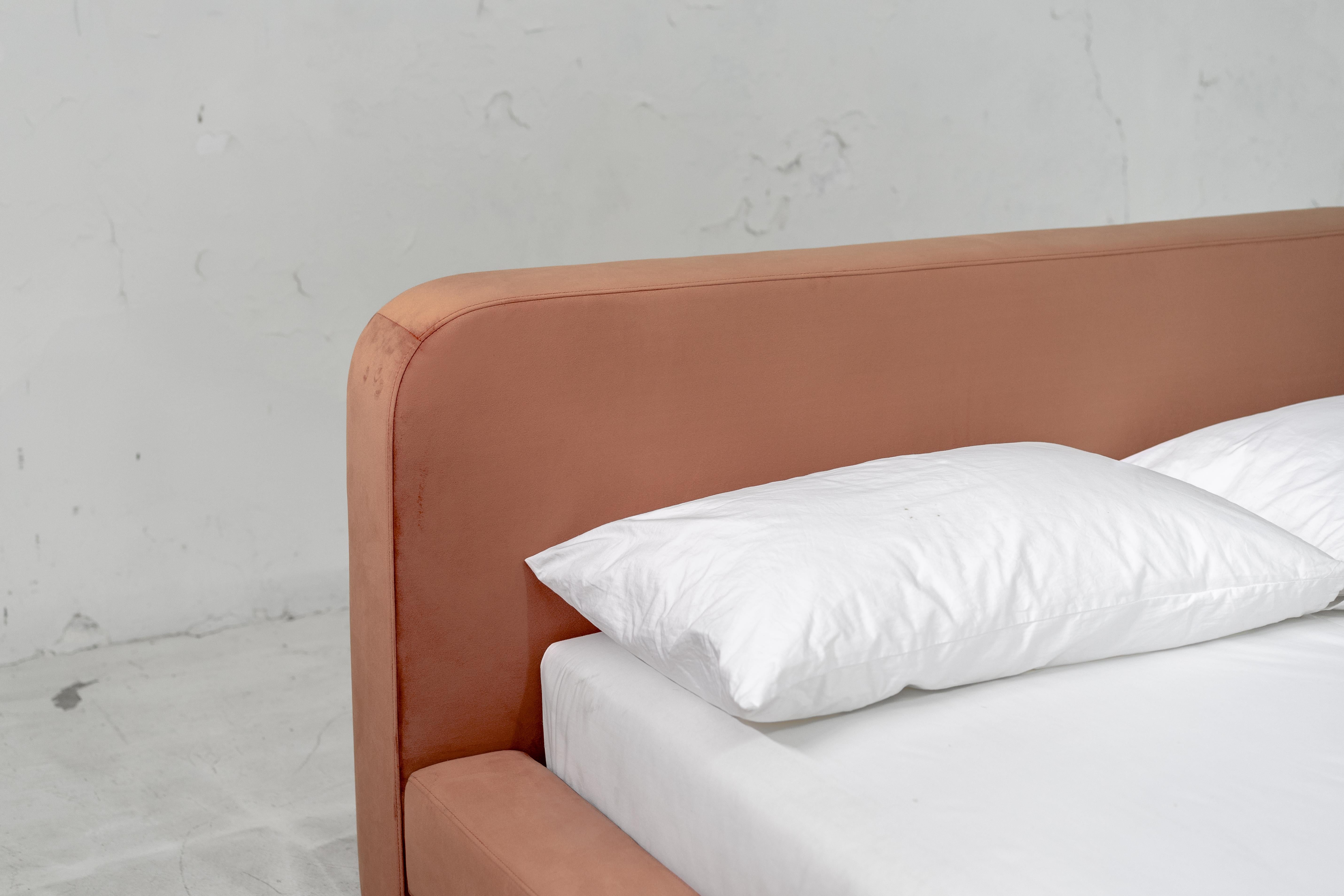 Letto Gar, Letto imbottito in velluto in vendita 8