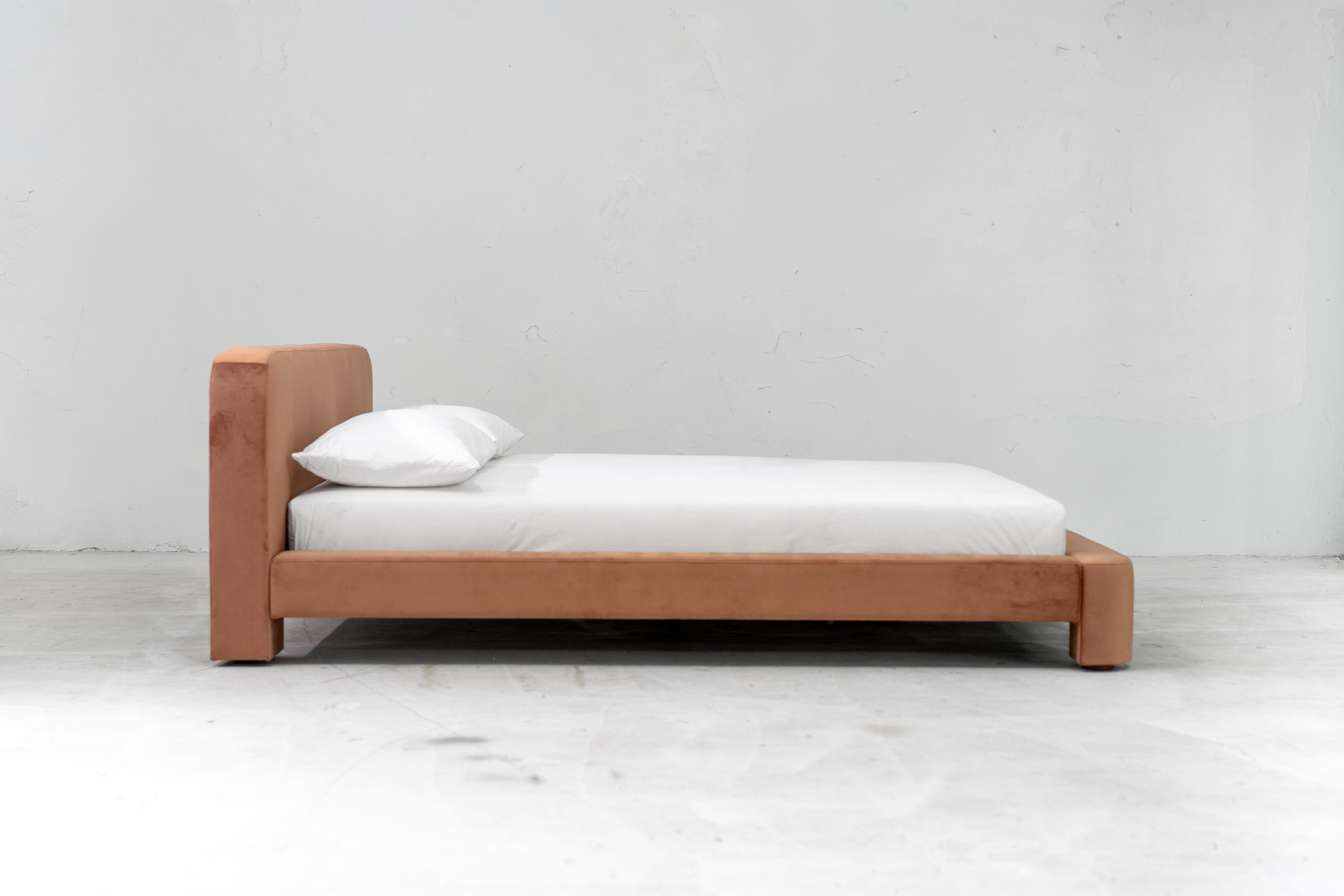 Letto Gar, Letto imbottito in velluto in vendita 12