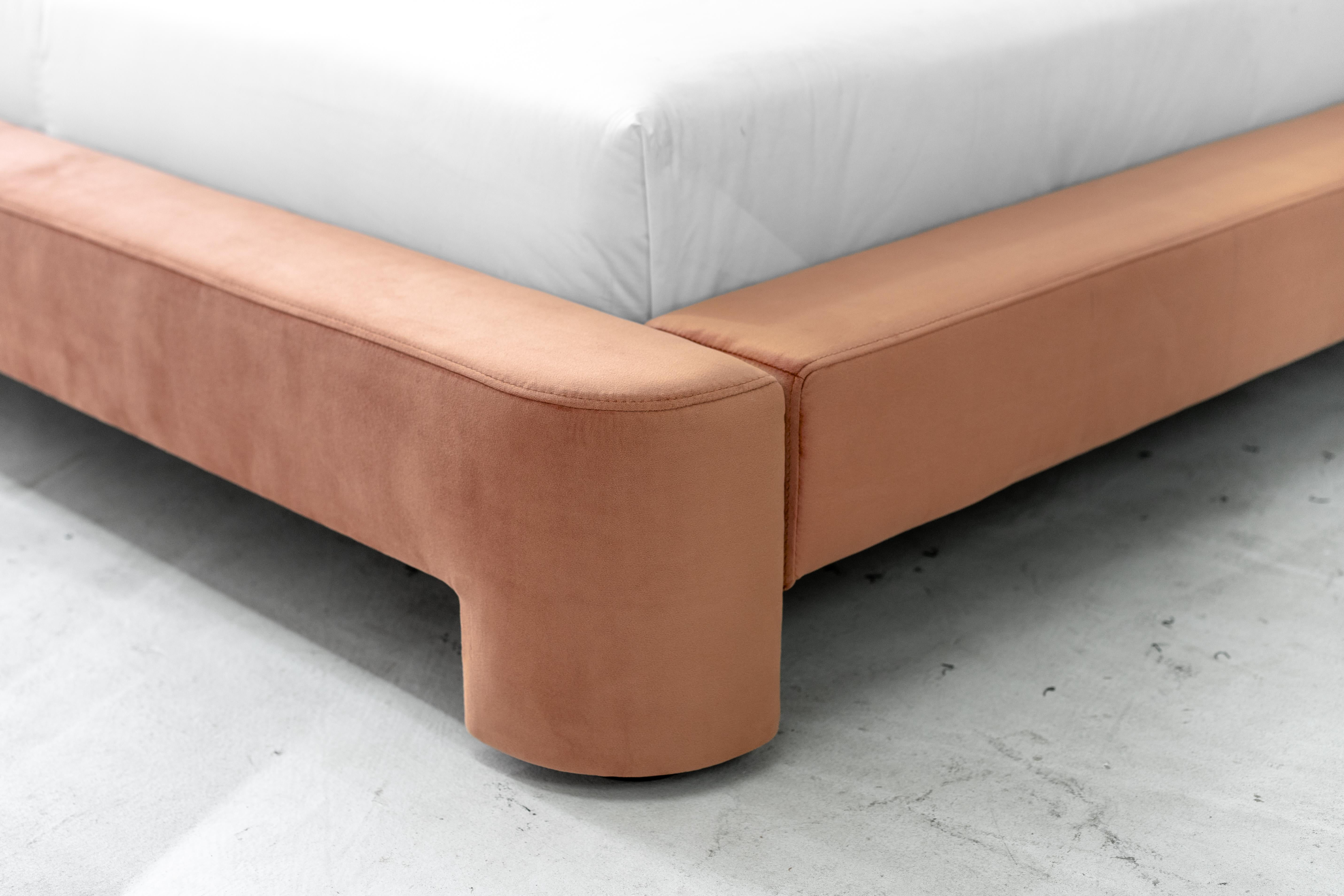 Letto Gar, Letto imbottito in velluto in vendita 13