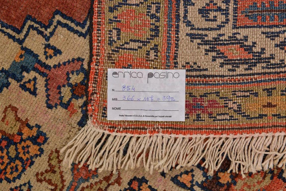 One of the most elegant oriental rugs, here in a runner version.  The pink brick background brings out the two large blue medallions.  Its weaver was very good indeed !  
Can be set anywhere, especially in the living room: to enjoy it.

ref. nr.