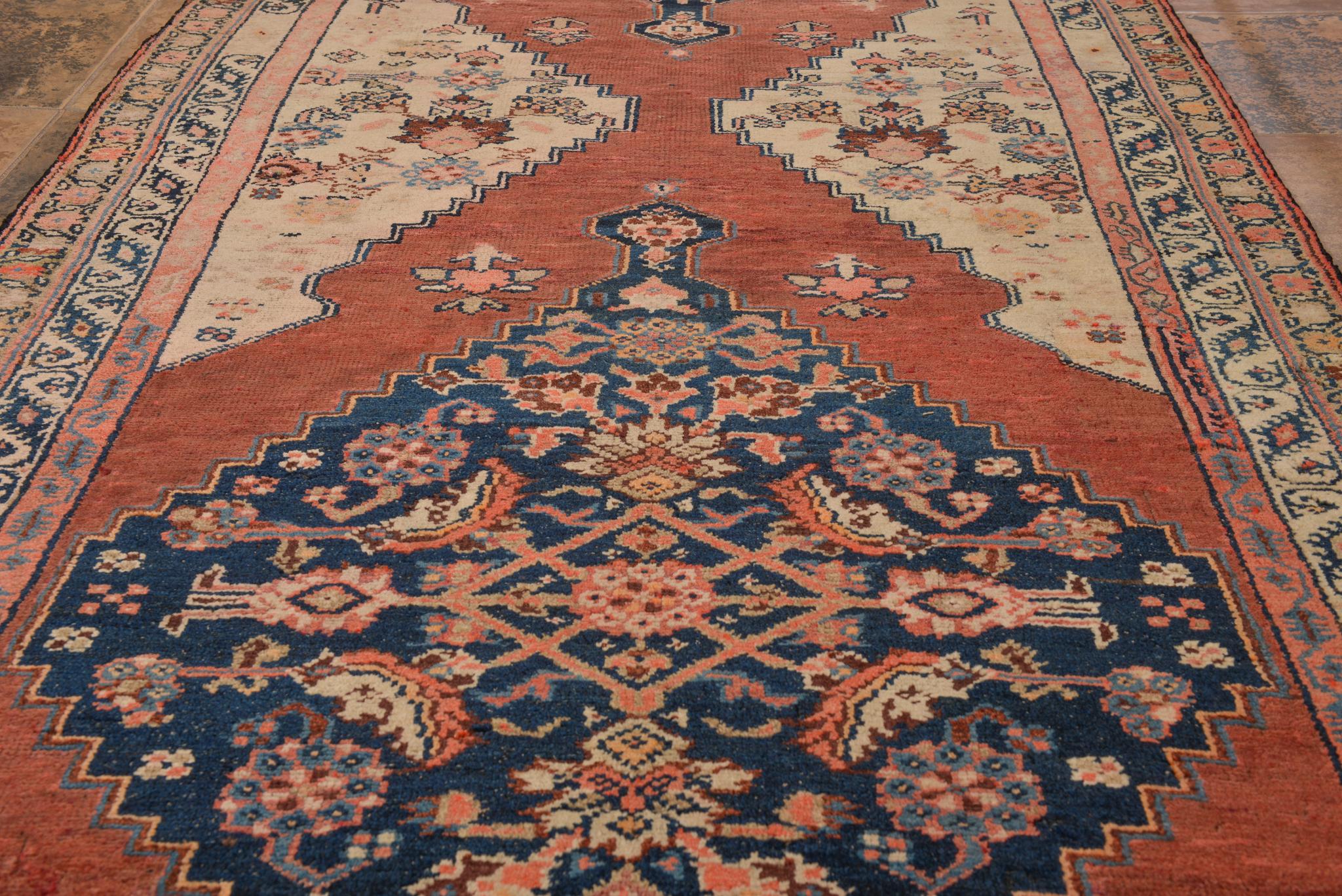 GARABAGH o KAREBAGH  Antique Runner In Excellent Condition For Sale In Alessandria, Piemonte