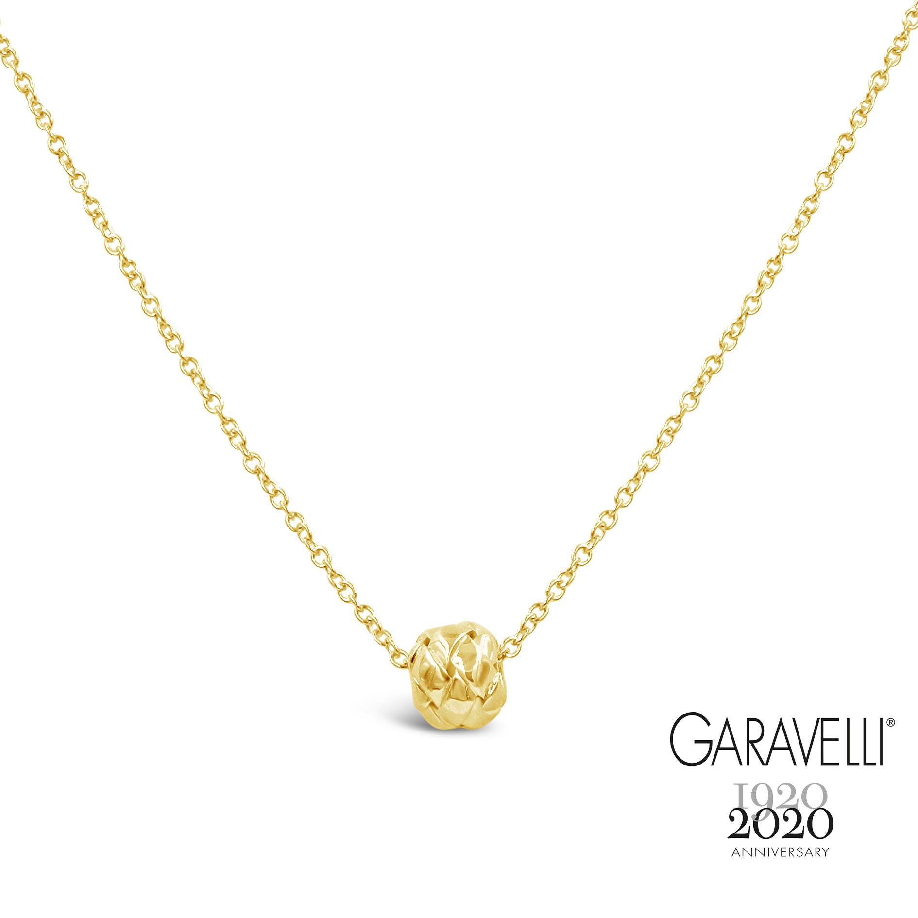 Garavelli  Ciondolo Dedalo in oro rosa 18 carati 
Il ciondolo si arrotola intorno alla catena e presenta un bel disegno intrecciato; dimensioni del ciondolo mm 8  
Lunghezza della catena cm 45 con un anello a 40 cm
ORO 18kt  : gr 7.40.    Prodotto