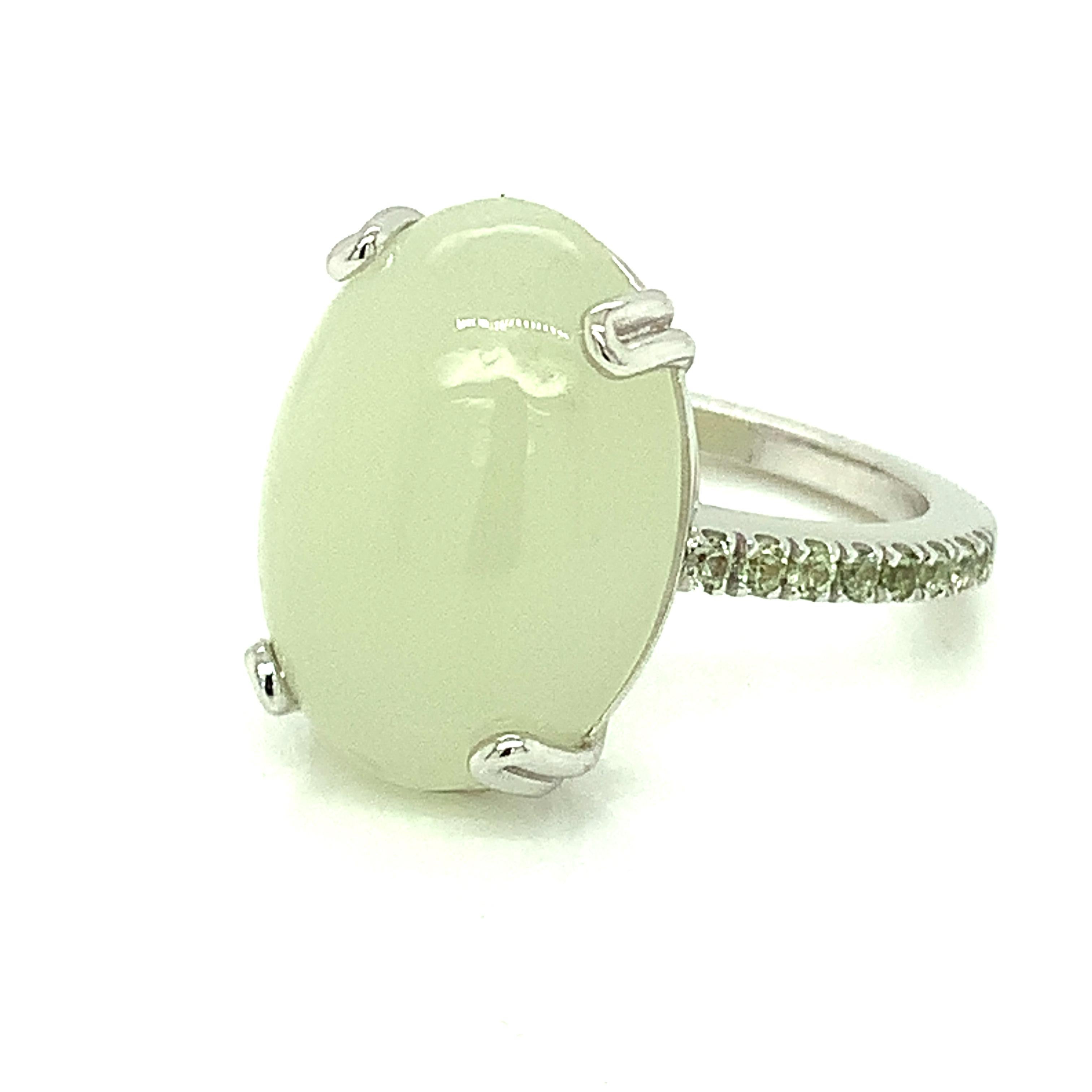 Contemporary Garavelli 18 Karat White Gold Chalcedony and Green Sapphires Ring For Sale