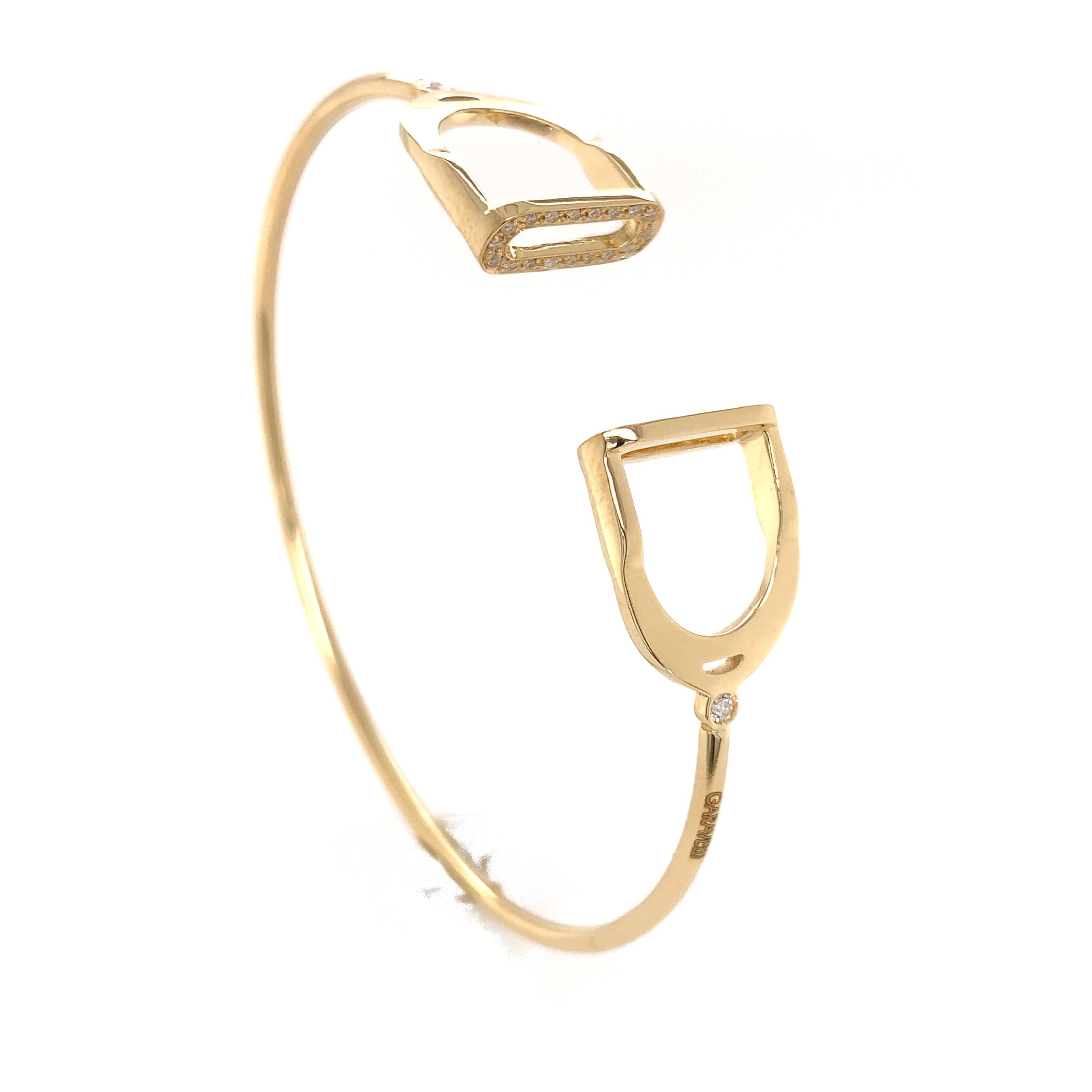 Garavelli 18 Karat White Gold Diamonds Stirrups Collection Bracelet For Sale 4