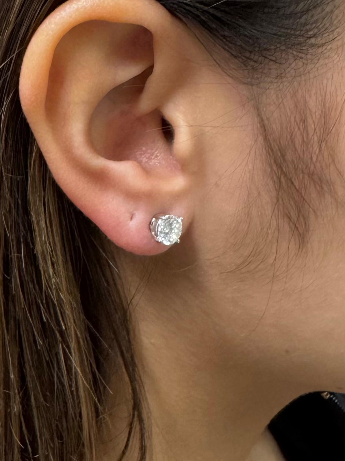 Garavelli 18 Karat White Gold Diamonds Stud Earrings For Sale 1