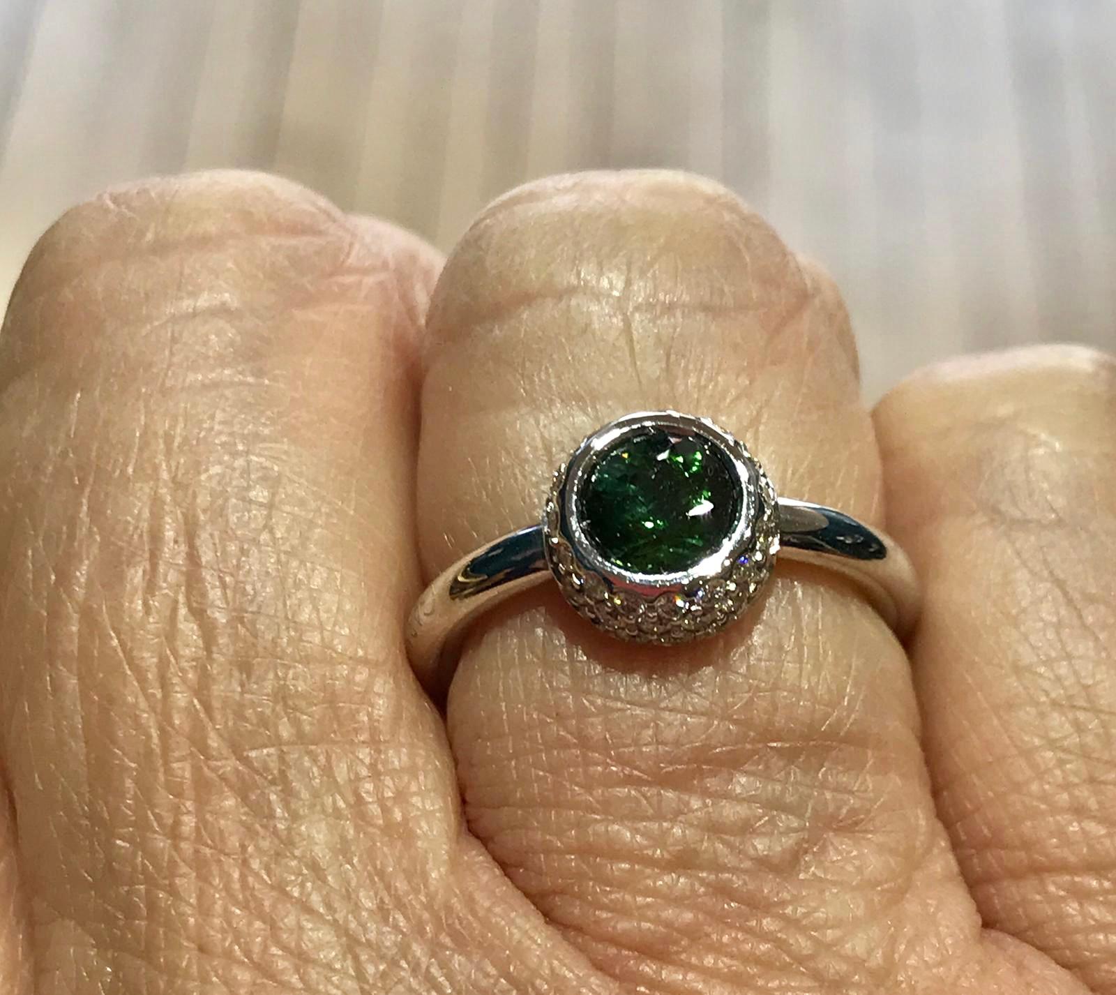 Garavelli 18 Karat White Gold Green Tourmaline White Diamond Giotto Ring In New Condition For Sale In Valenza, IT