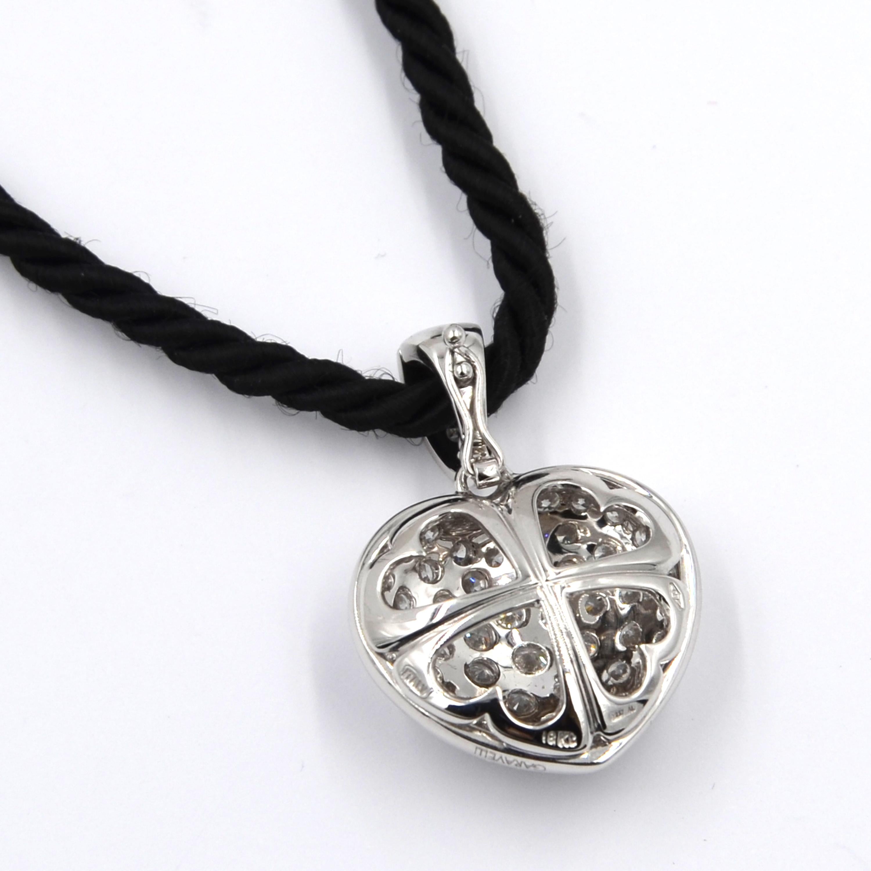 Colgante Corazón Abullonado Pavè Diamante Garavelli Oro Blanco 18 Kilates en Nuevo Estado en Valenza, IT