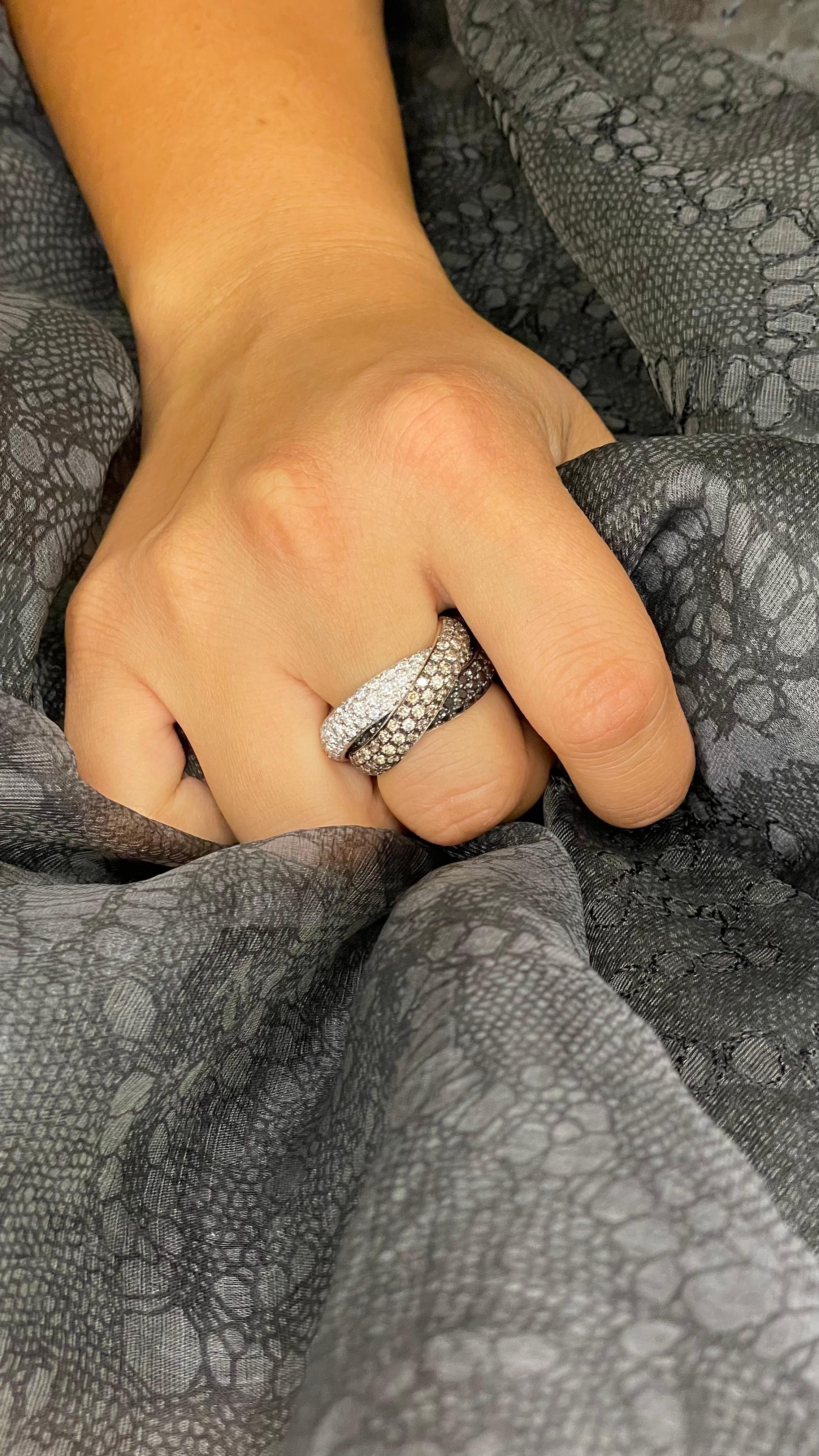 Garavelli 18 Karat White Gold White Black Brown Diamond Rolling Ring In New Condition For Sale In Valenza, IT
