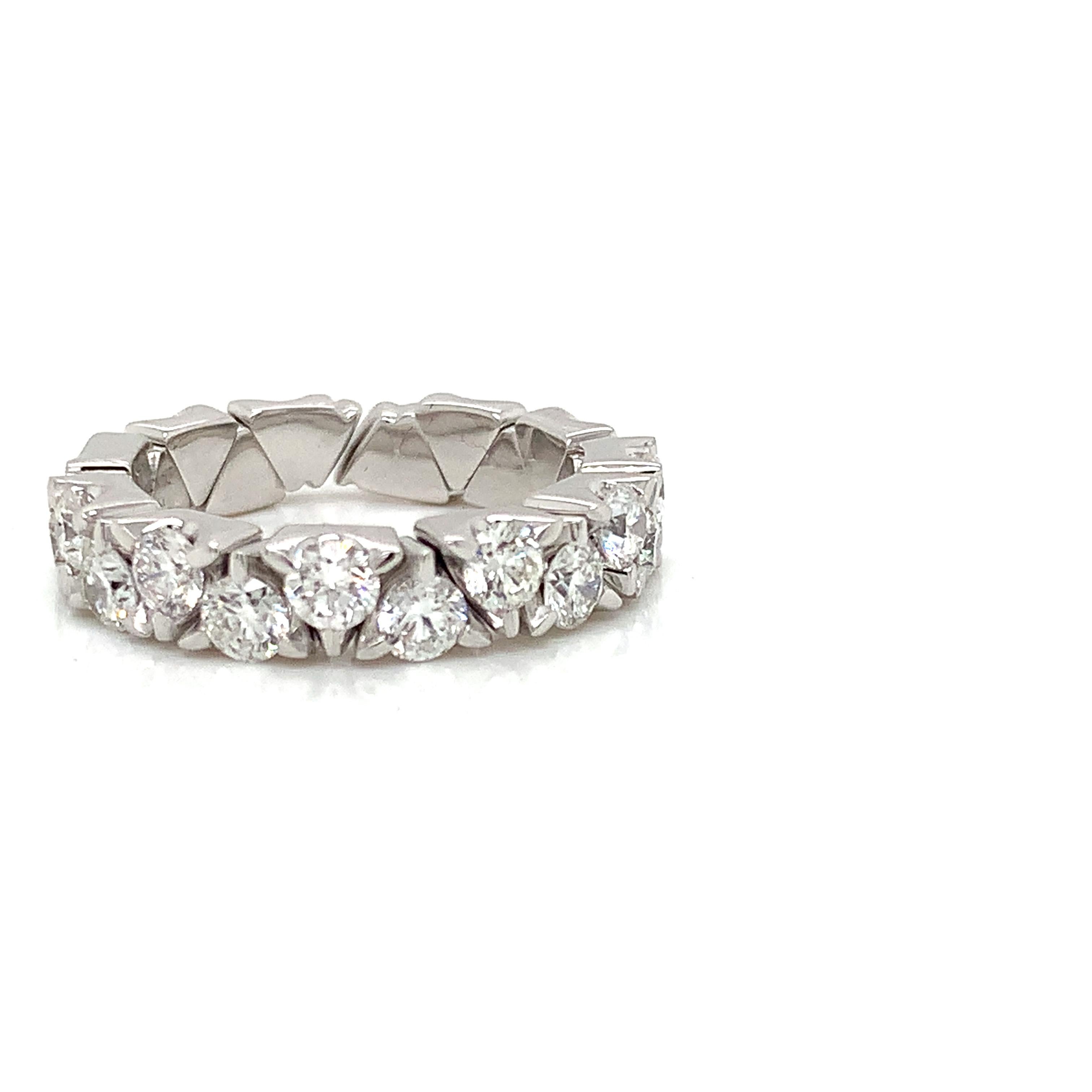 Contemporary Garavelli 18 Karat White Gold White Diamonds Coil Ring