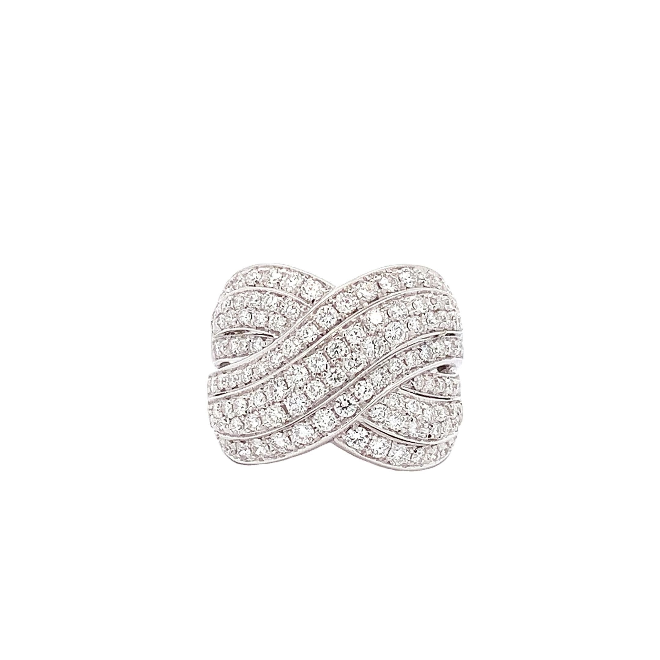 Round Cut Garavelli 18 Karat White Gold White Diamonds Criss Cross  Ring For Sale