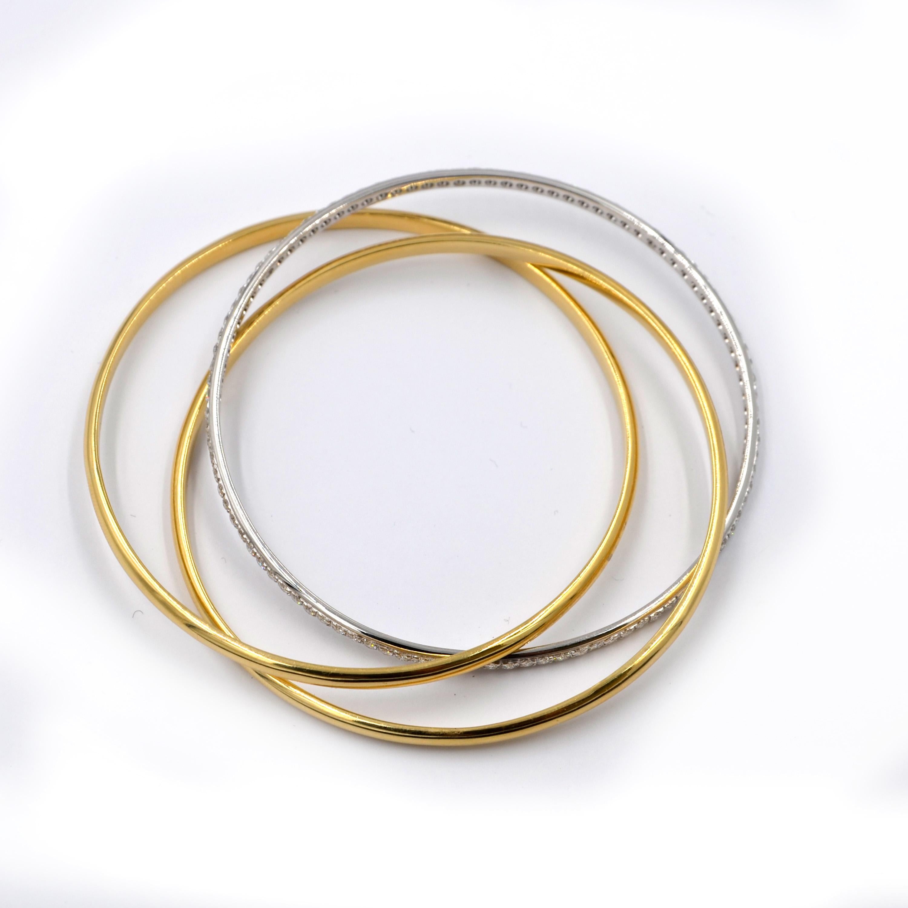 This gorgeous Rolling Bracelet from Garavelli is made with 18kt white and yellow gold and set with beautiful diamonds.
The design offers a combination of modern and classic elements, with its intertwining rolling bands.
Perfect for stack layering,