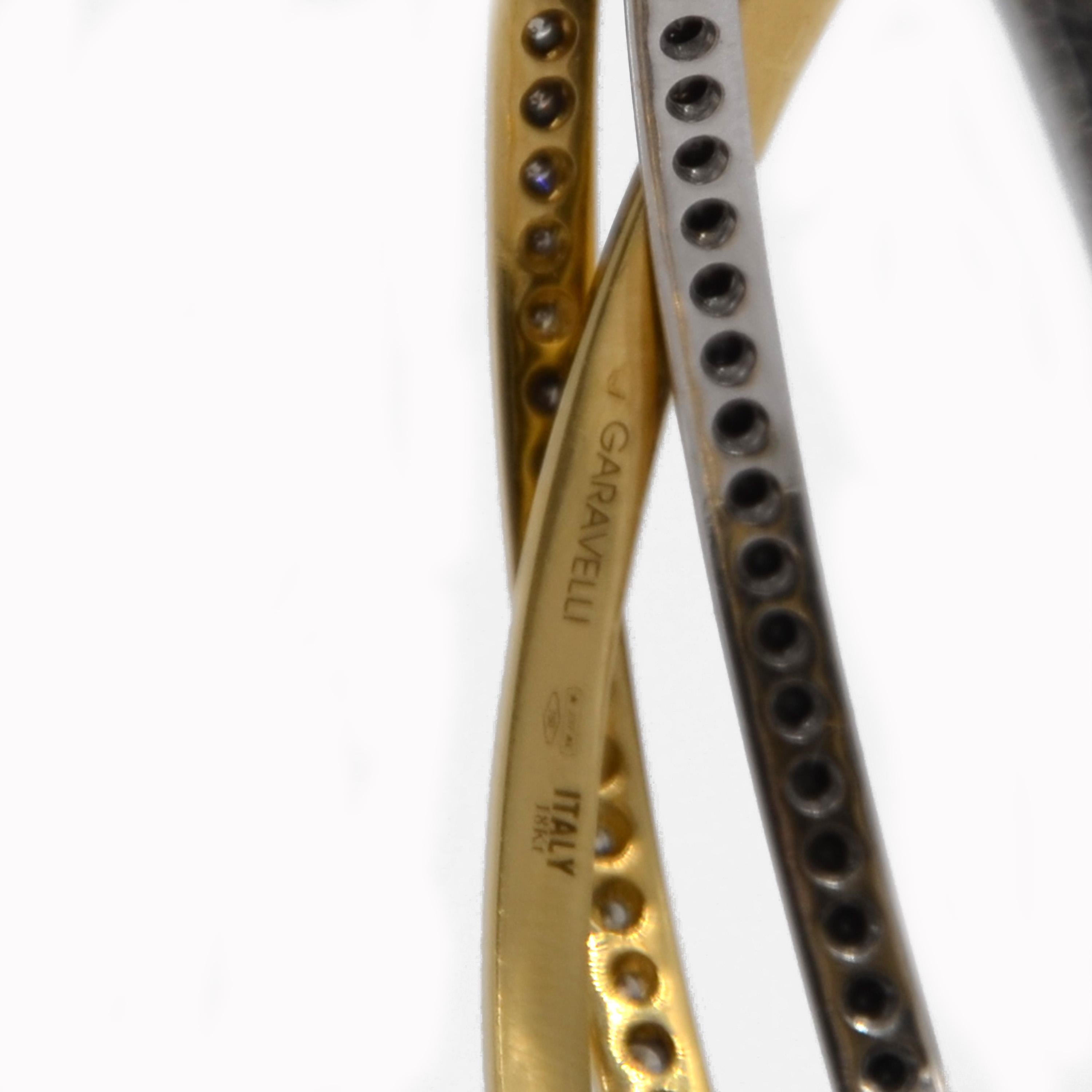 Contemporain Garavelli Bracelet jonc à volutes en or jaune 18 carats et diamants noirs et bruns en vente