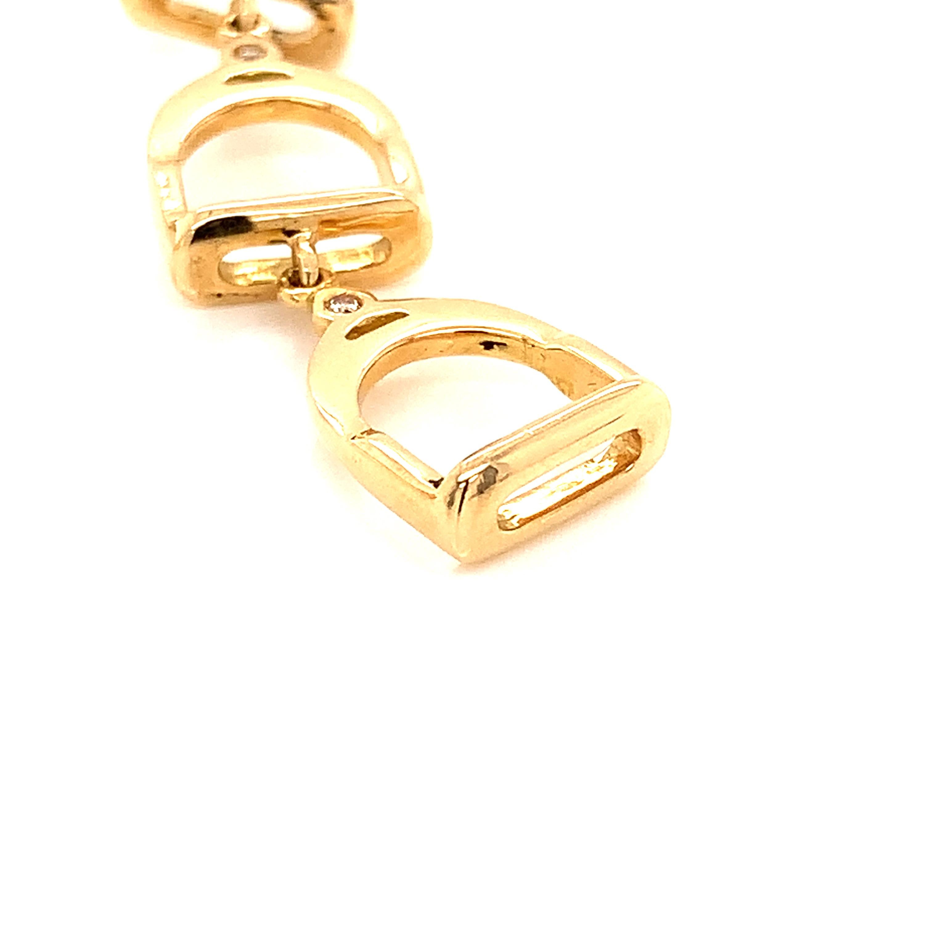 Contemporaneo Orecchini pendenti Garavelli in oro giallo 18 kt con diamanti marroni in vendita