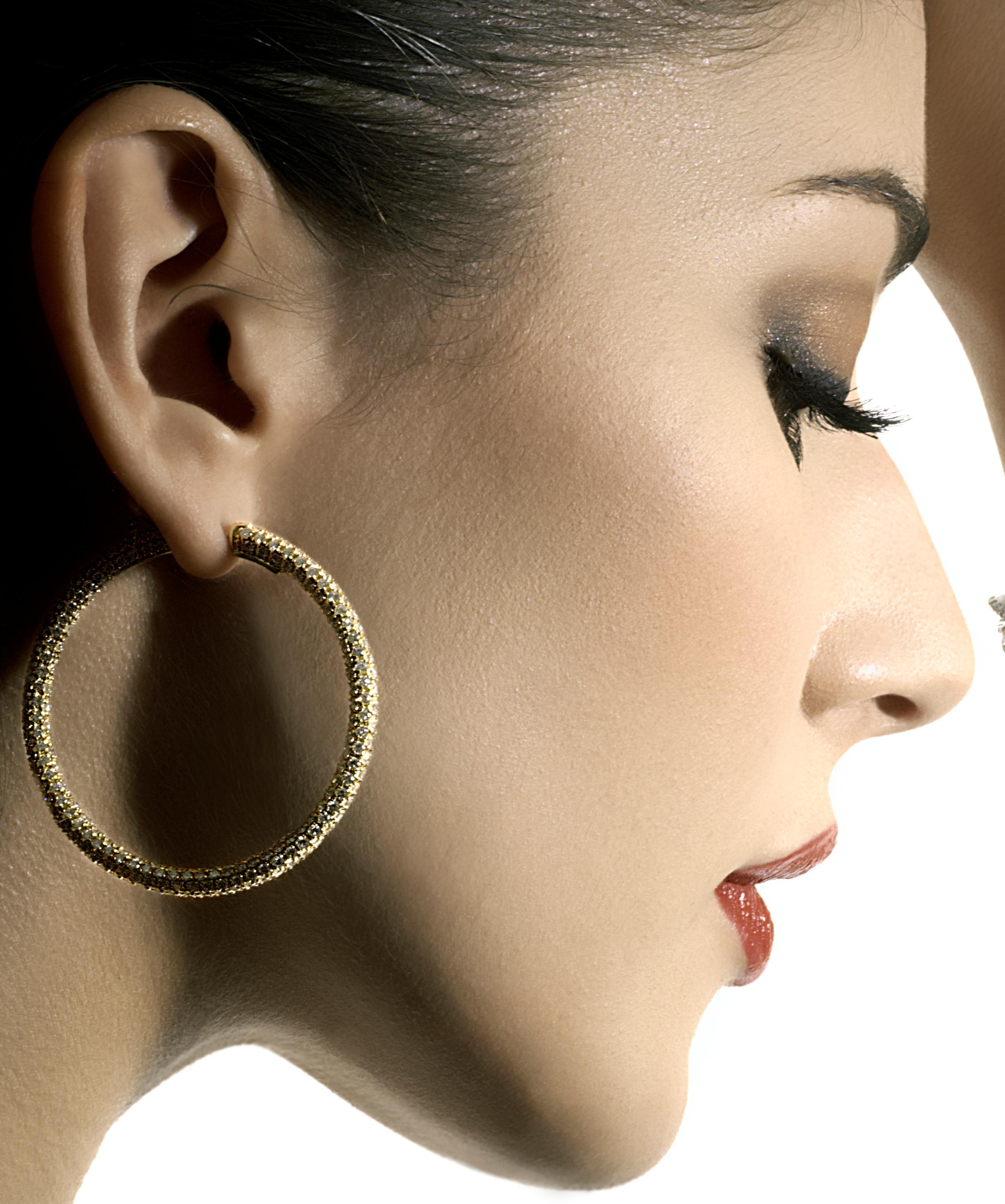 Garavelli 18 Karat Yellow Gold Diamond Eternity Hoop Earrings For Sale 8