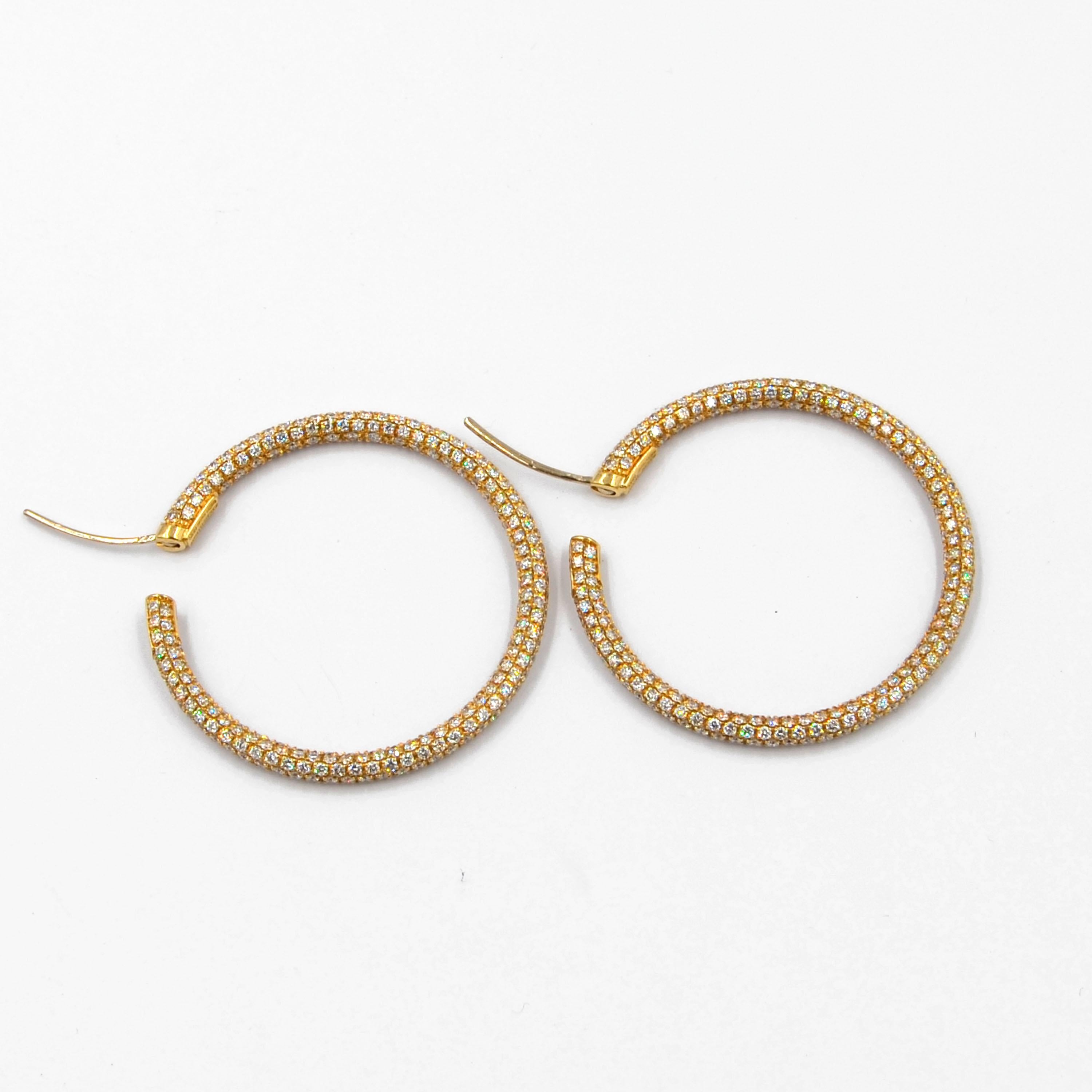 Garavelli 18 Karat Yellow Gold Diamond Eternity Hoop Earrings In New Condition For Sale In Valenza, IT