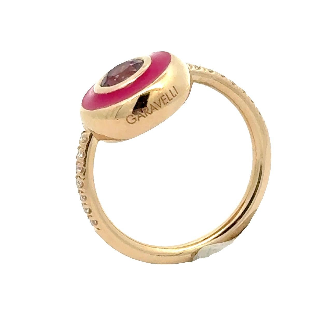 Garavelli Bague Giotto en or jaune 18 carats, émail fucsia et rodolite en vente 5