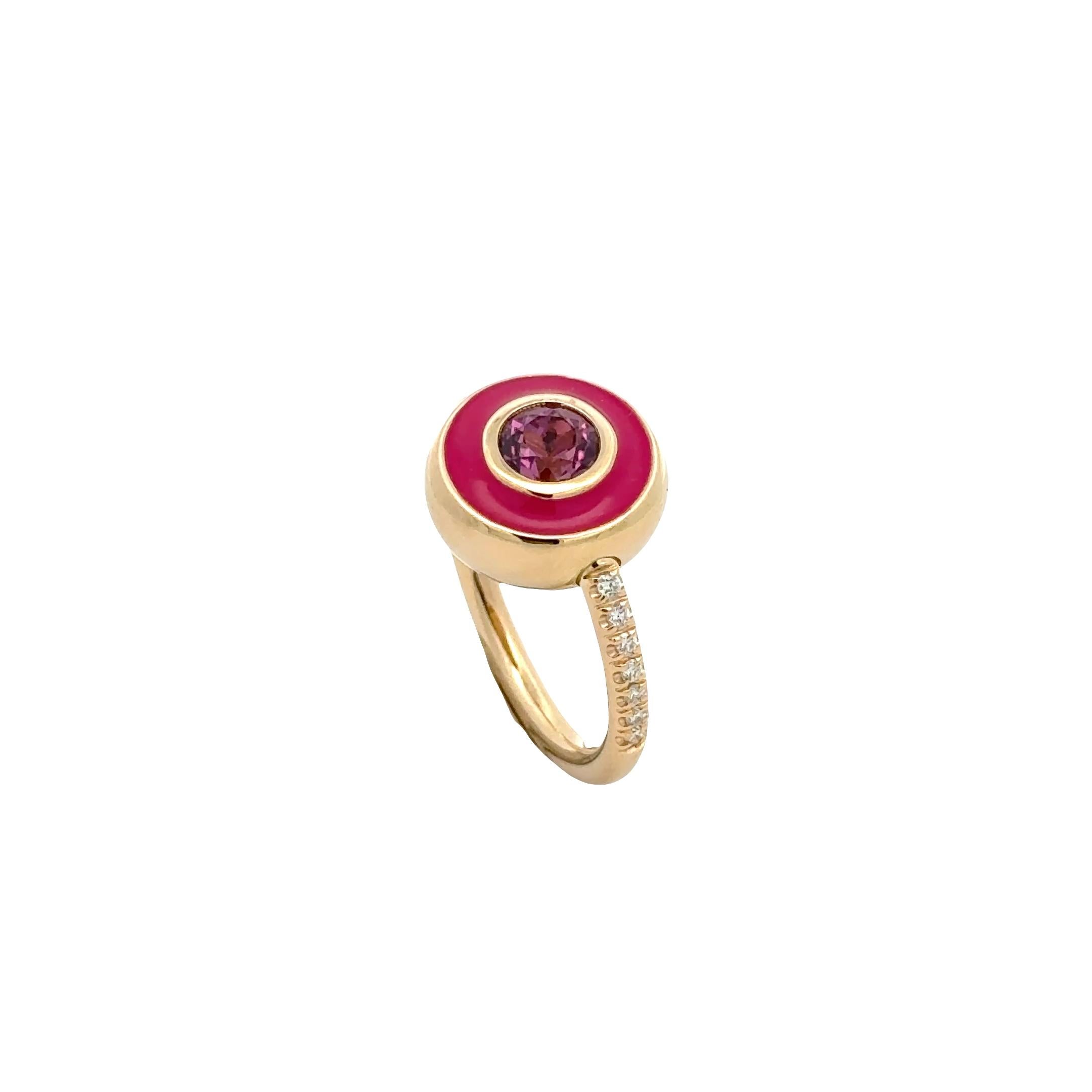 Contemporain Garavelli Bague Giotto en or jaune 18 carats, émail fucsia et rodolite en vente