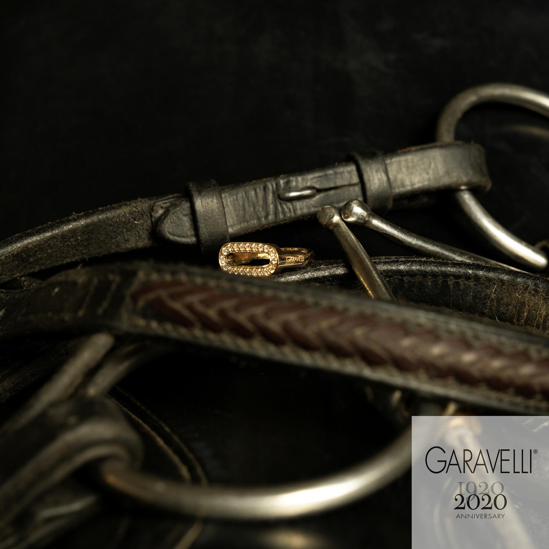 For Sale:  Garavelli 18 Karat Yellow Gold Stirrups Collection Ring  7