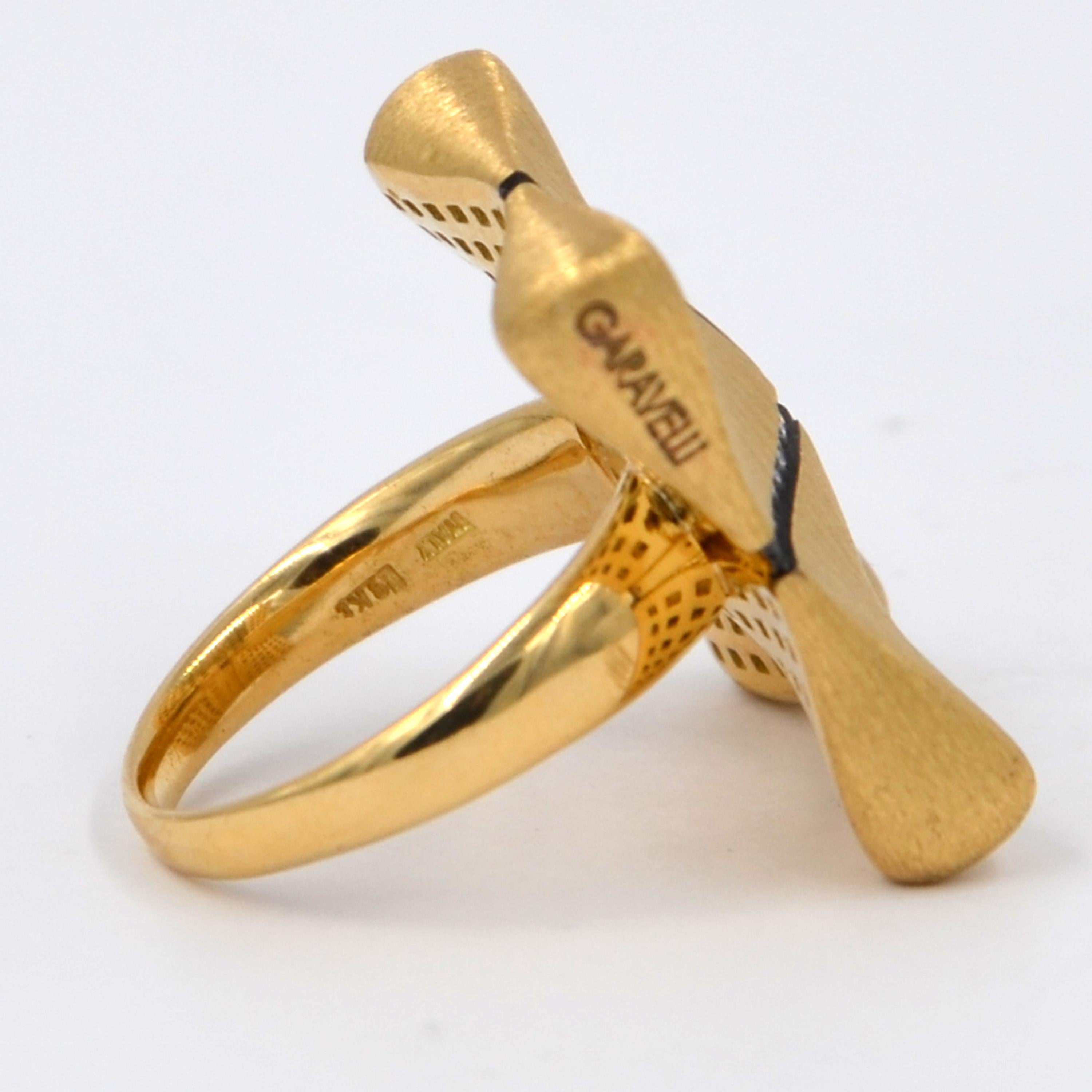 Round Cut Garavelli 18 Karat Yellow Gold White Diamonds Award Collection Ring