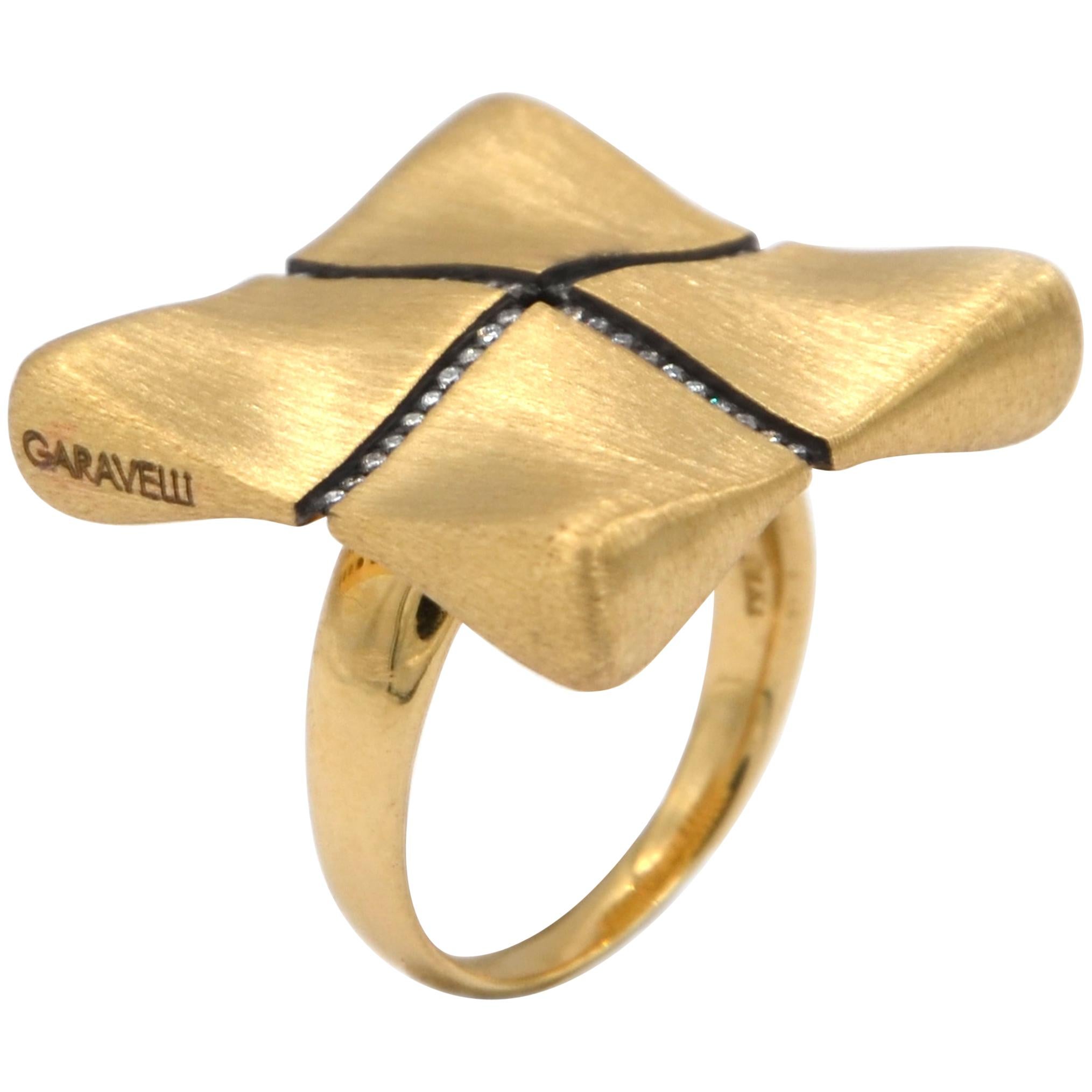 Garavelli 18 Karat Yellow Gold White Diamonds Award Collection Ring