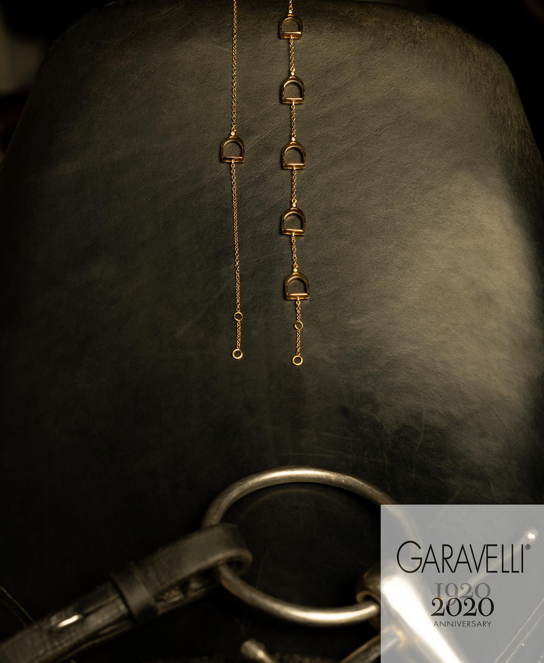 Garavelli Bracelet de la collection étriers en or jaune 18 carats et diamants blancs Unisexe en vente