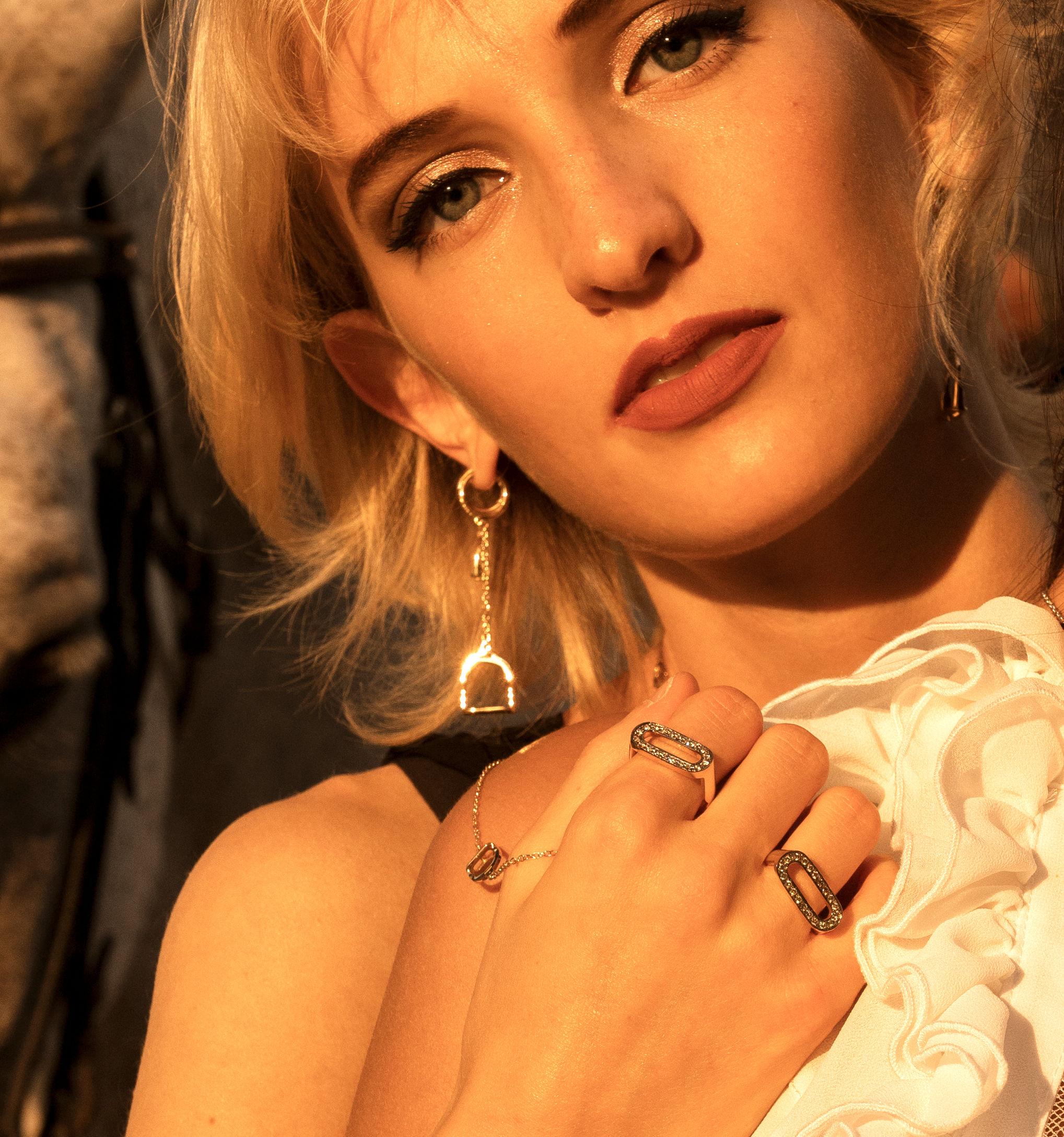 Donna Orecchini pendenti Garavelli in oro bianco 18 Kt con diamanti marroni in vendita
