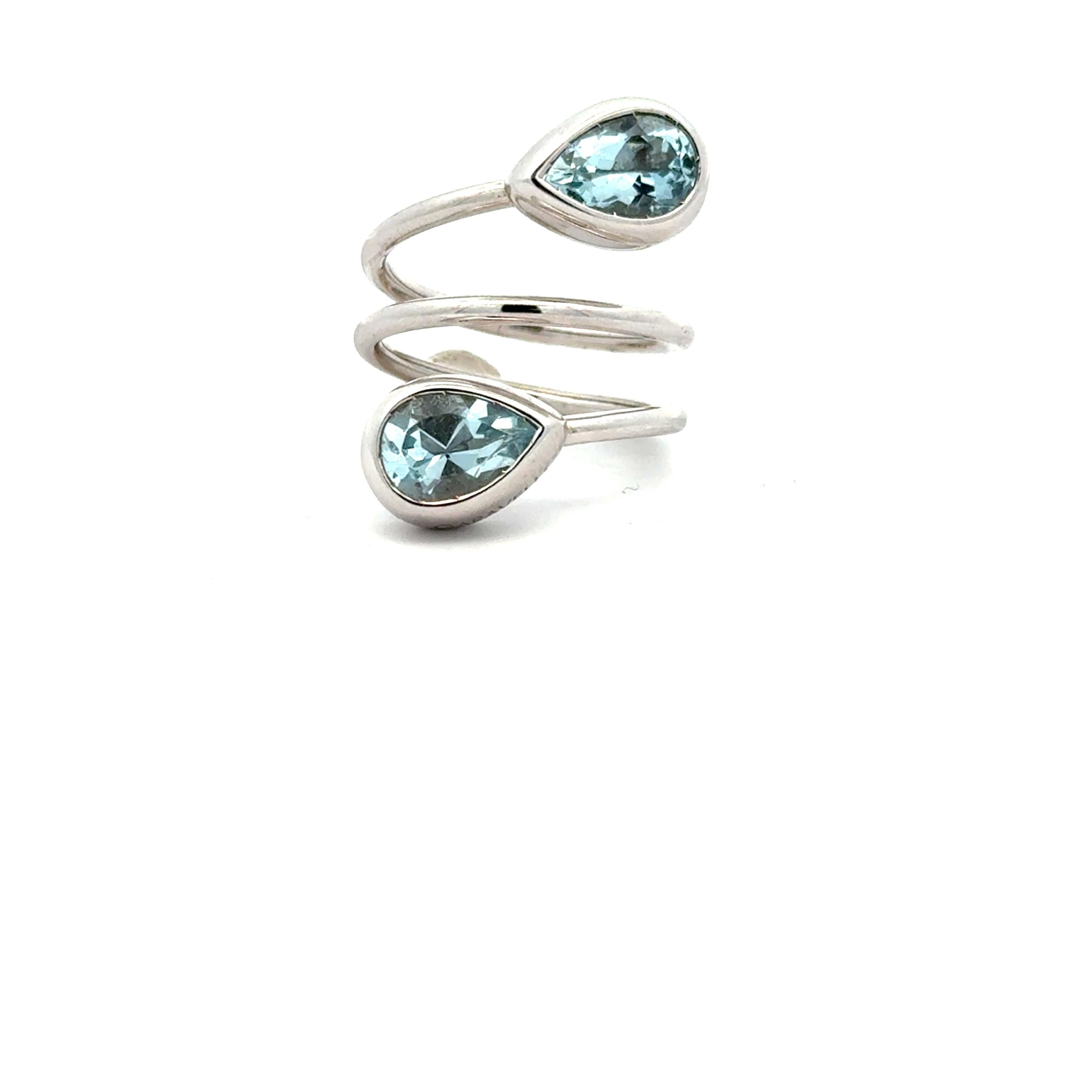 Garavelli 18 Kt White Gold Ring with a two aquamarine drops, from the Giotto Contrarier Collection. 
Ring size 55 EU 7 USA   
The aquamarine drops size is 9x6 mm and the weight is ct 2.50
18KT GOLD  :GR 8.19

Made in Italy

Garavelli 18K White Gold