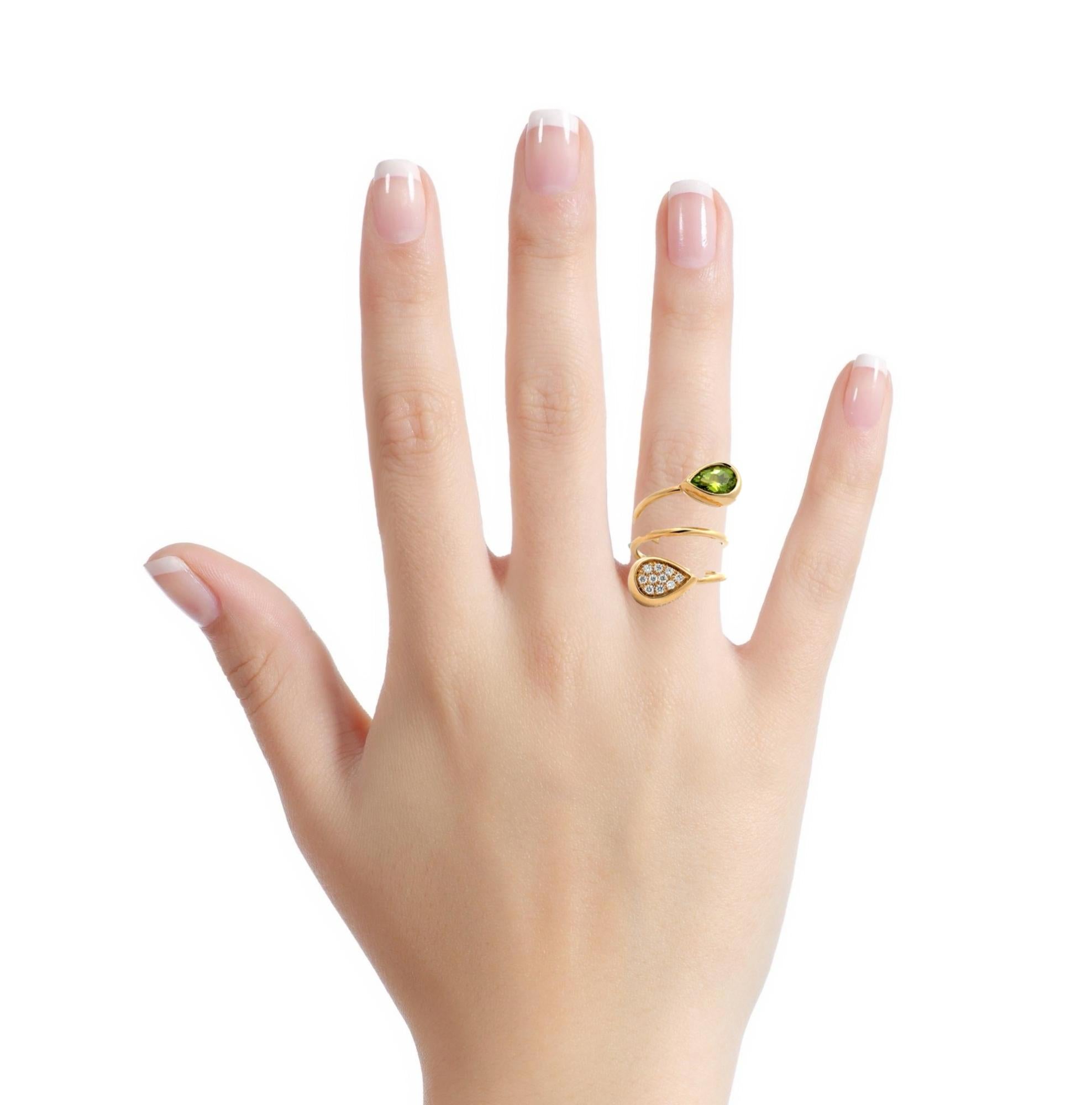 Garavelli 18 Kt Yellow Gold Ring with a peridot  drop and a pavè diamonds drop, from the Giotto Contrarier Collection. 
Ring  SIZE 6US   52EU
The natural peridot drop size is 9x6 mm and the weight is ct 1.34
White diamonds ct 0.20
18KT GOLD  :GR