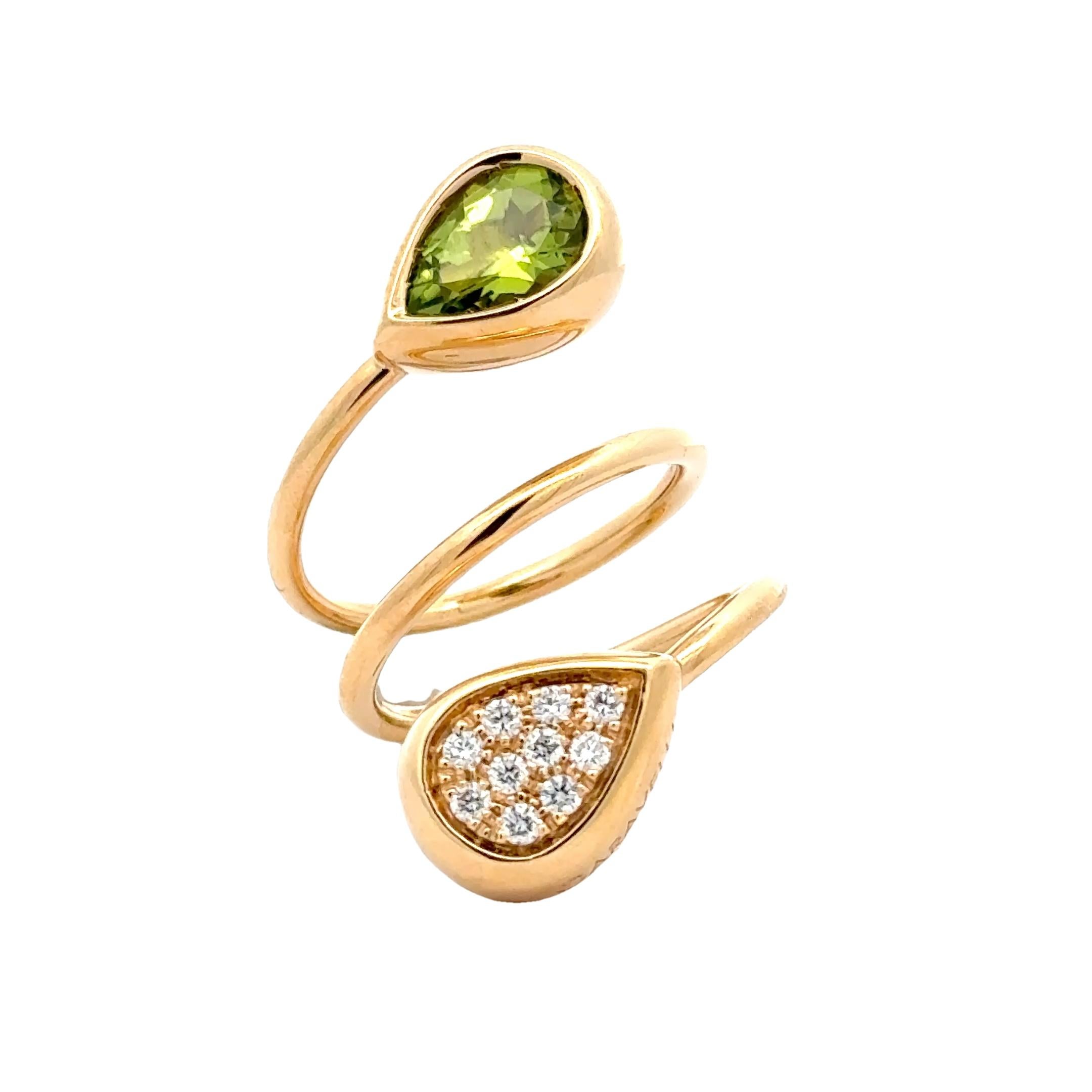 Pear Cut Garavelli 18 KT Yellow Gold Contrarier Ring with Peridot and Pavè Diamond Drops For Sale