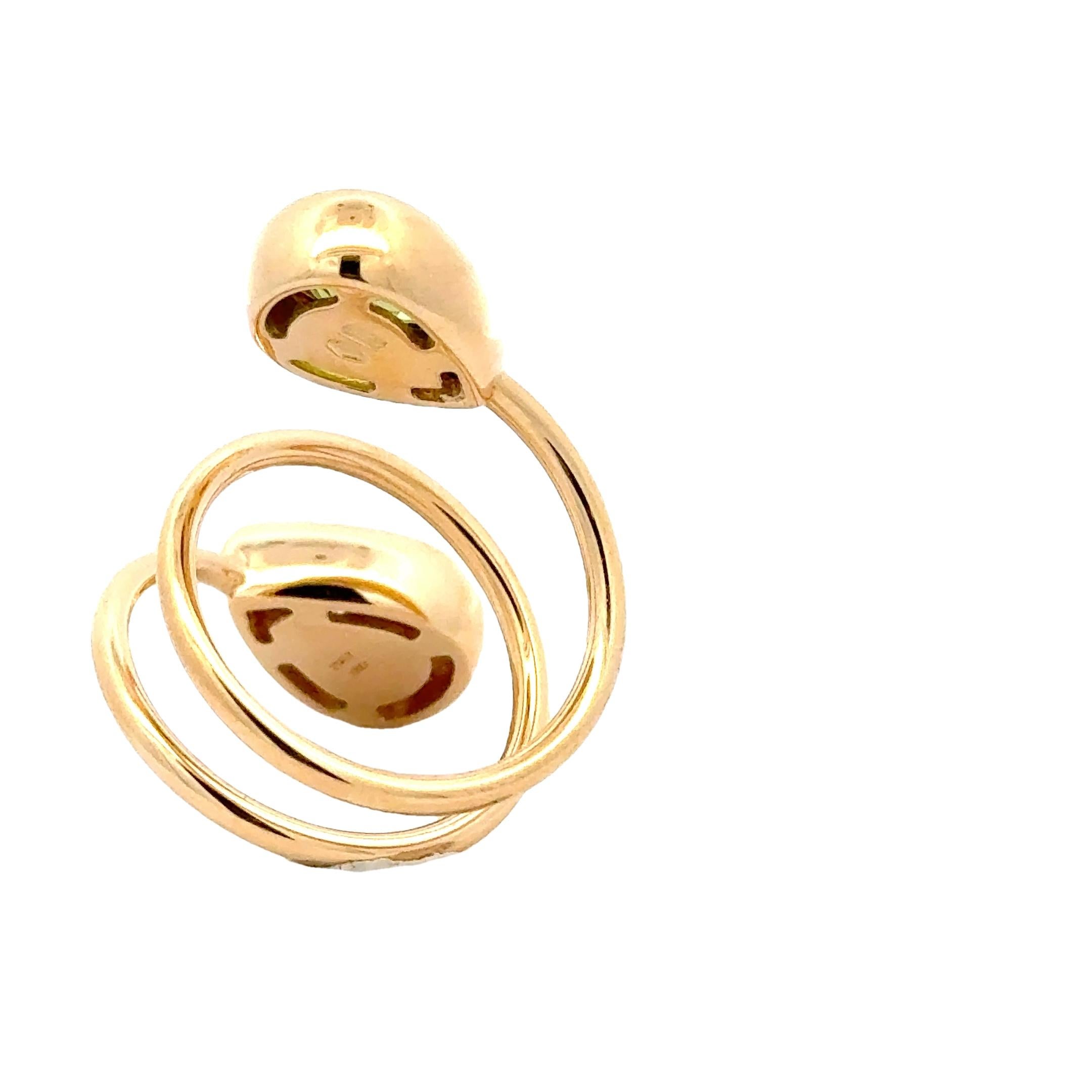 Women's Garavelli 18 KT Yellow Gold Contrarier Ring with Peridot and Pavè Diamond Drops For Sale