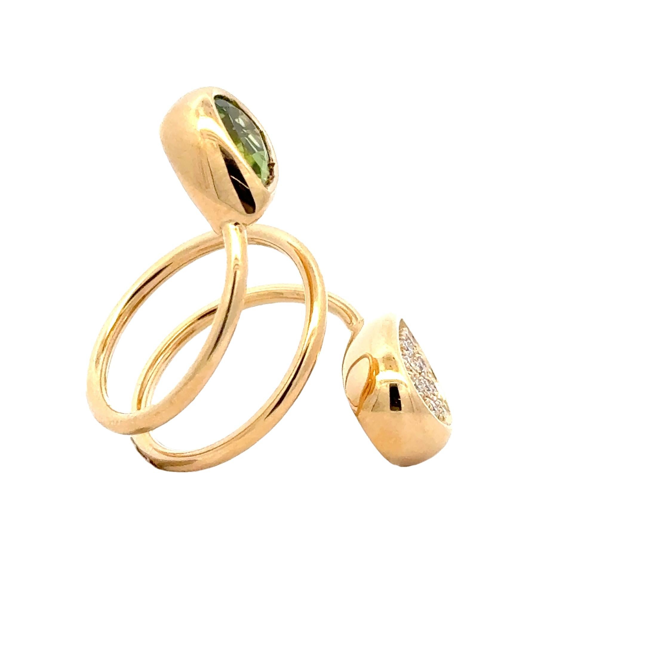 Garavelli 18 KT Yellow Gold Contrarier Ring with Peridot and Pavè Diamond Drops For Sale 1
