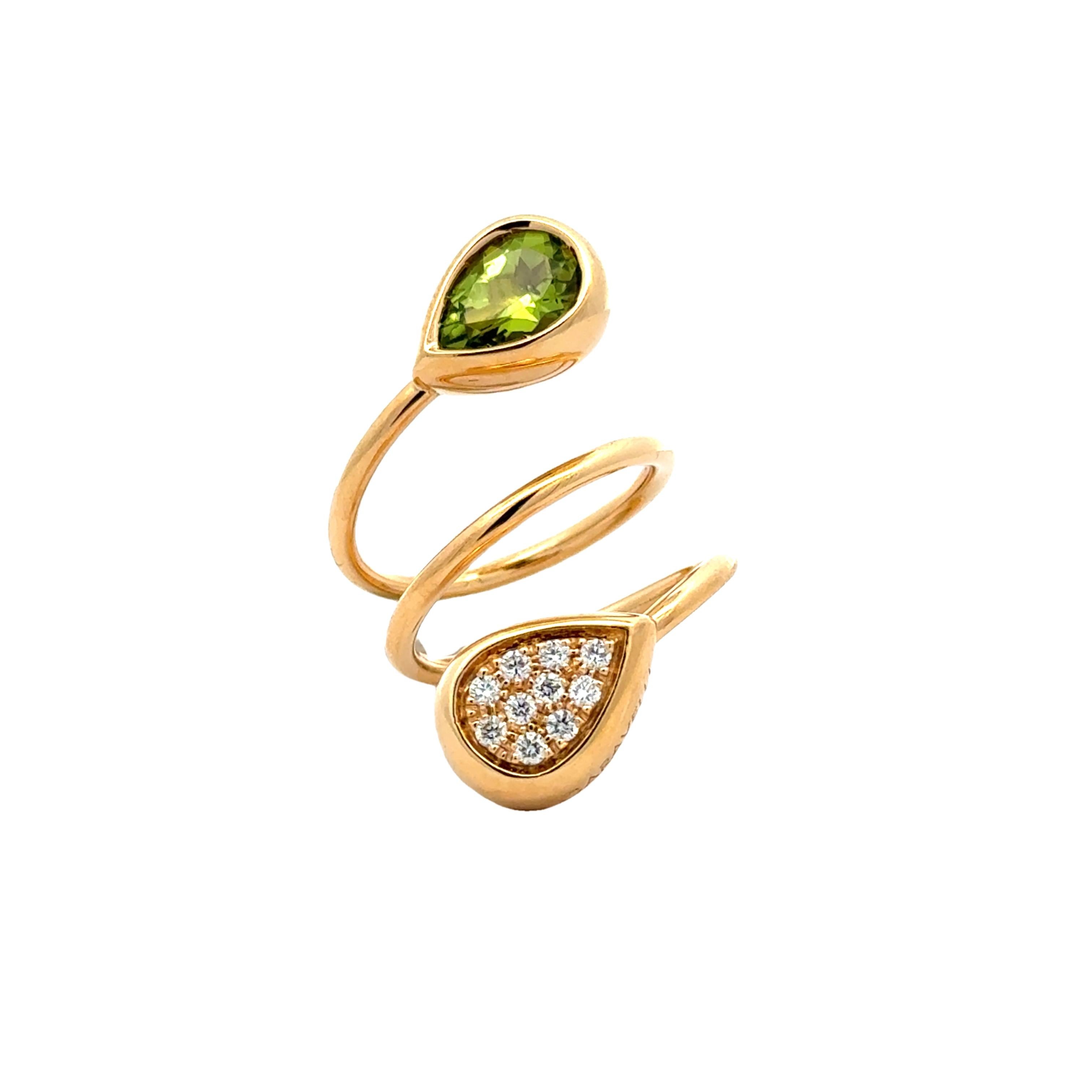 Garavelli 18 KT Yellow Gold Contrarier Ring with Peridot and Pavè Diamond Drops For Sale 3