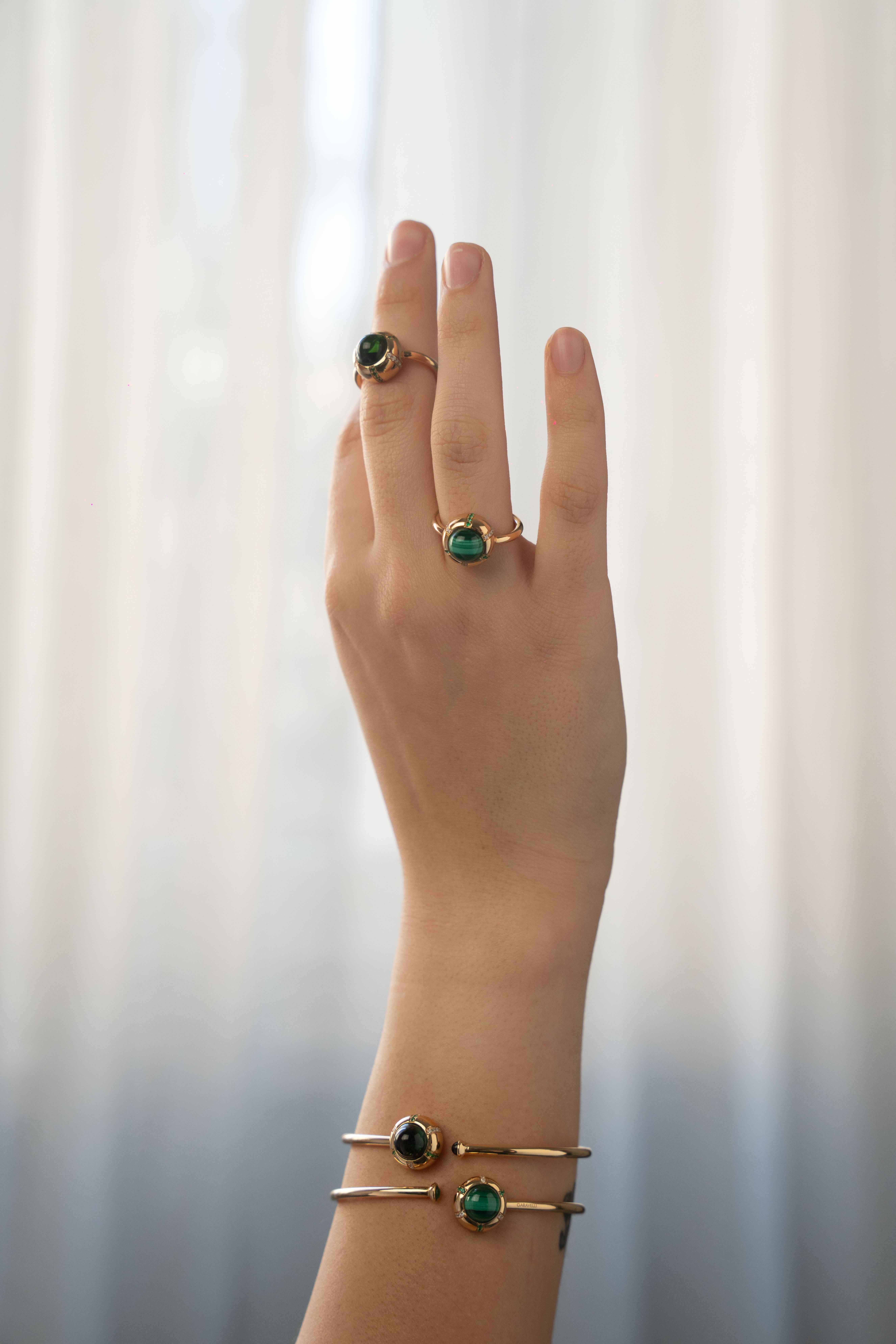 Garavelli 18 KT Yellow Gold Ring with cabochon malachite, diamonds and emeralds For Sale 5