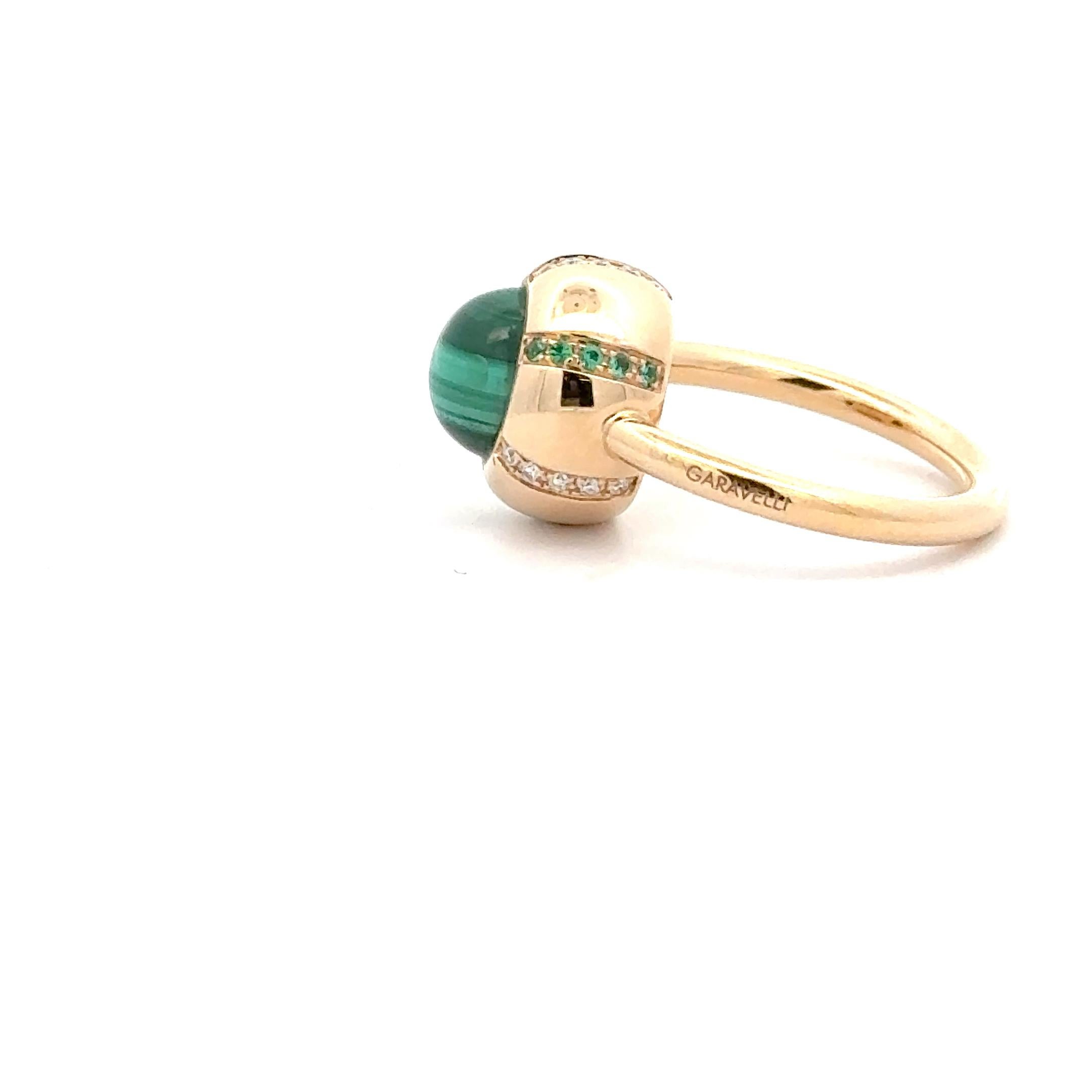 Round Cut Garavelli 18 KT Yellow Gold Ring with cabochon malachite, diamonds and emeralds For Sale