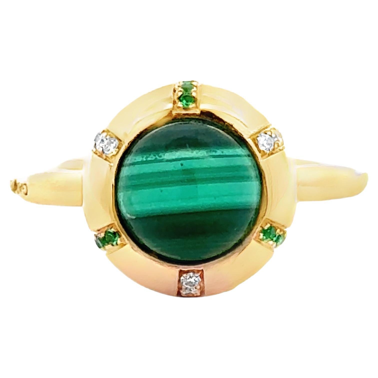 Anello Garavelli in oro giallo 18 KT con malachite cabochon, diamanti e smeraldi