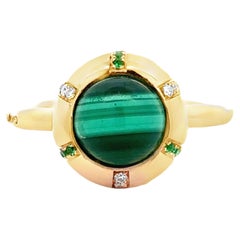 Garavelli Anillo de Oro Amarillo de 18 KT con malaquita cabujón, diamantes y esmeraldas