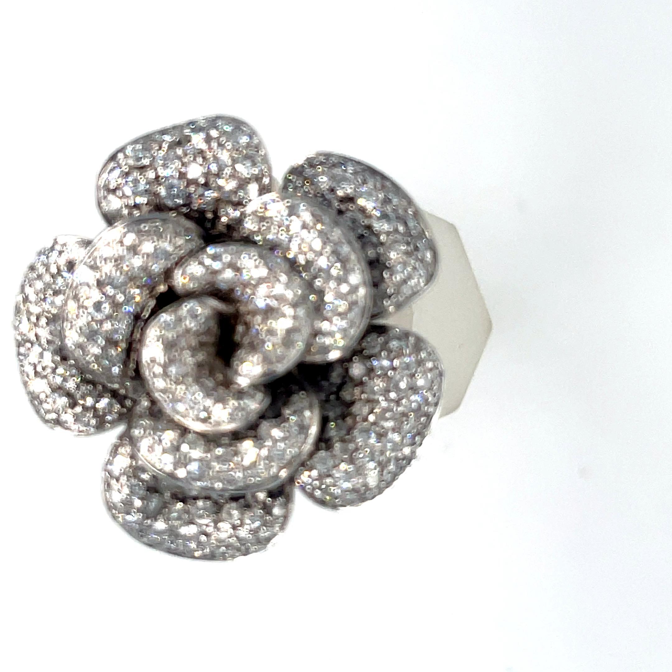 Garavelli 18k White Gold 5.15 ct Diamond Flower Ring Size 7.75 For Sale 4