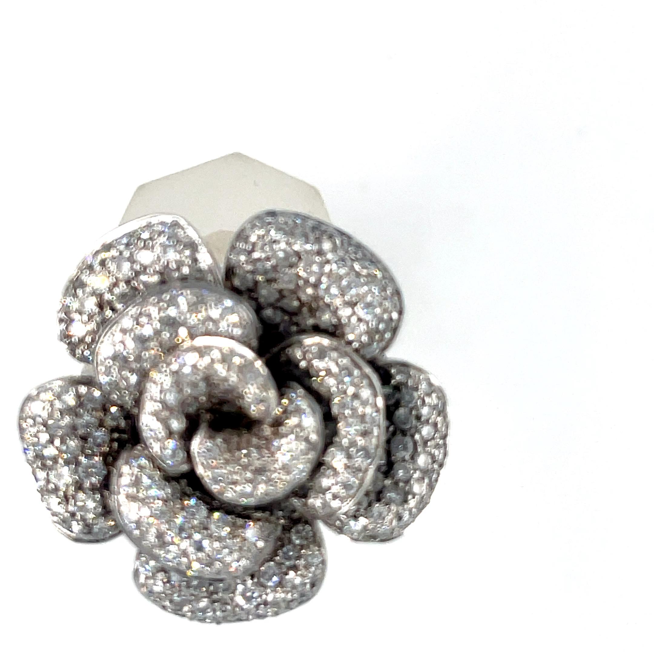 Garavelli 18k White Gold 5.15 ct Diamond Flower Ring Size 7.75 For Sale 5