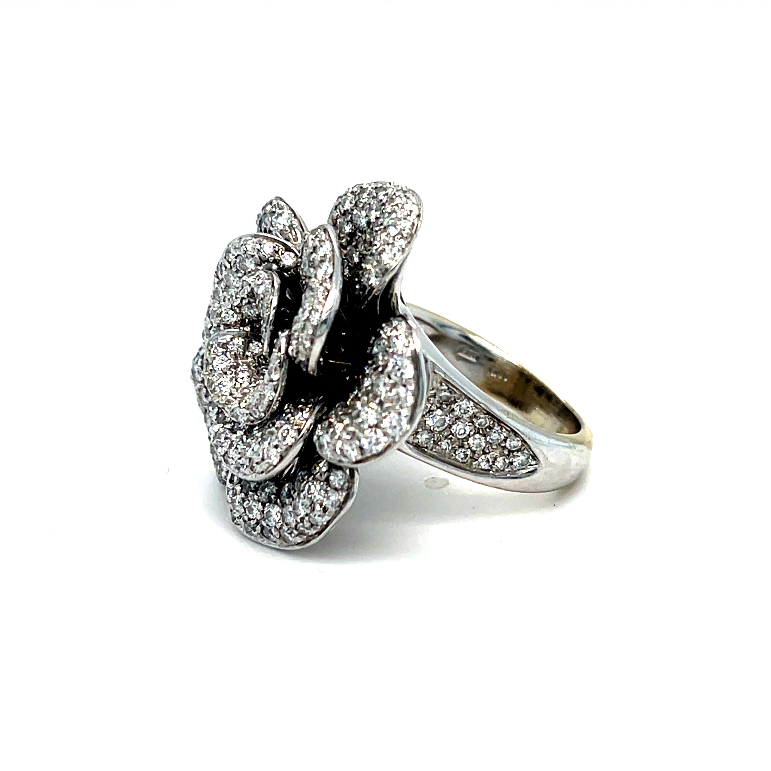 Round Cut Garavelli 18k White Gold 5.15 ct Diamond Flower Ring Size 7.75 For Sale