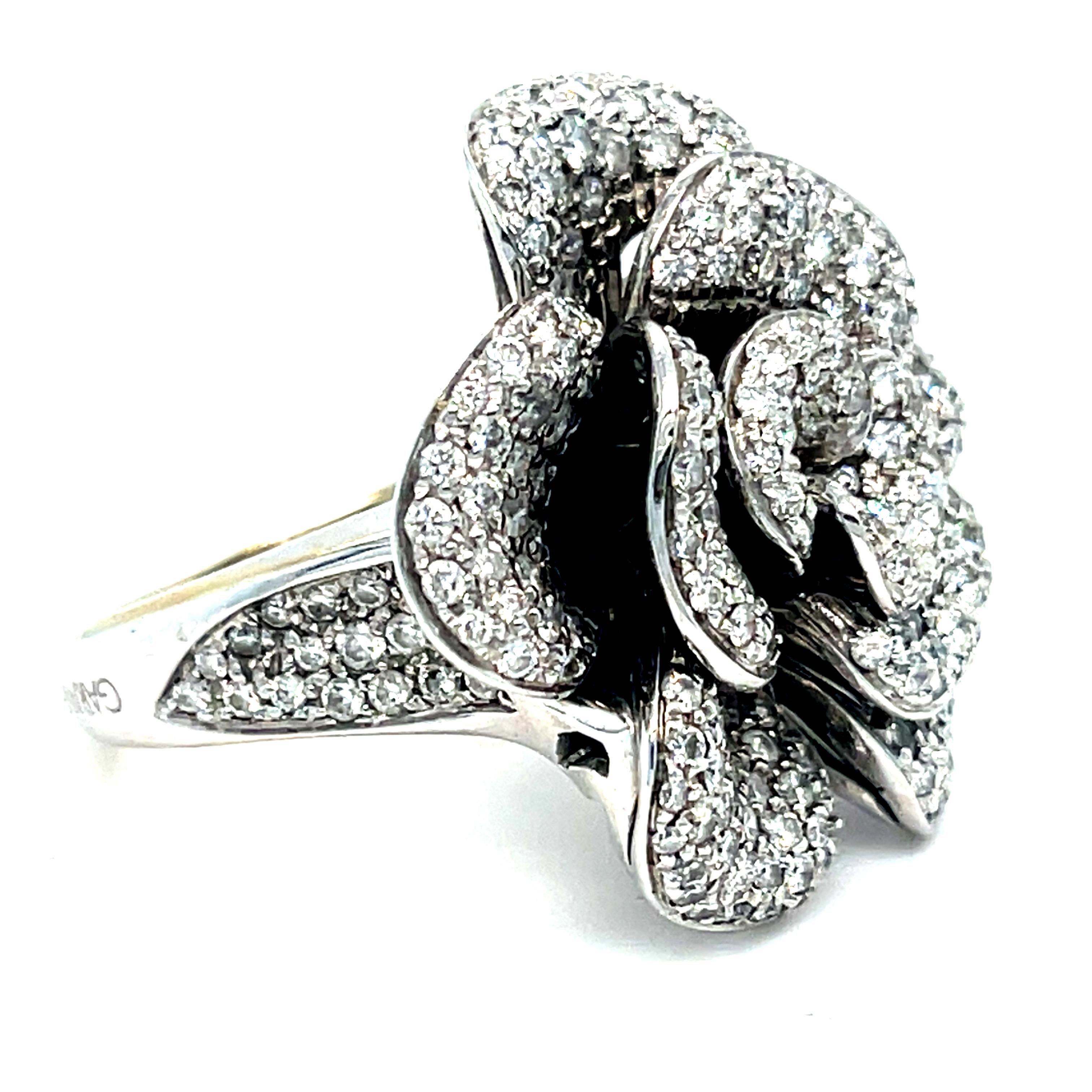 Garavelli 18k White Gold 5.15 ct Diamond Flower Ring Size 7.75 For Sale 2