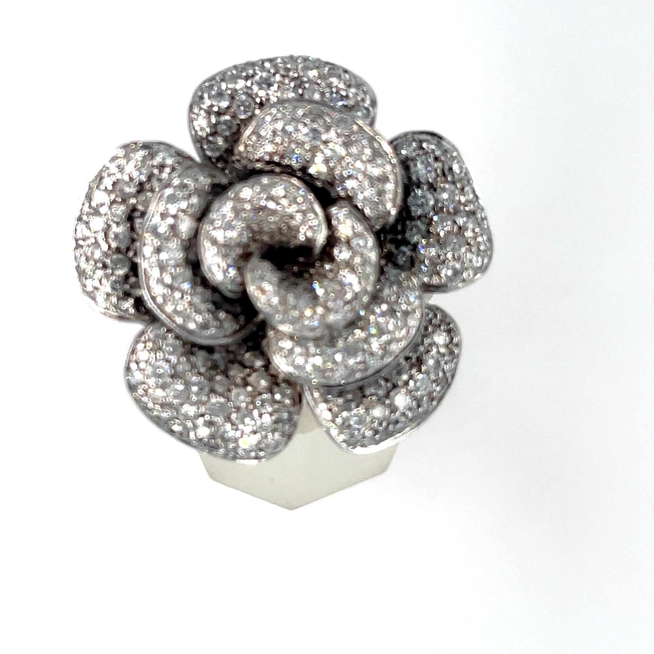 Garavelli 18k White Gold 5.15 ct Diamond Flower Ring Size 7.75 For Sale 3
