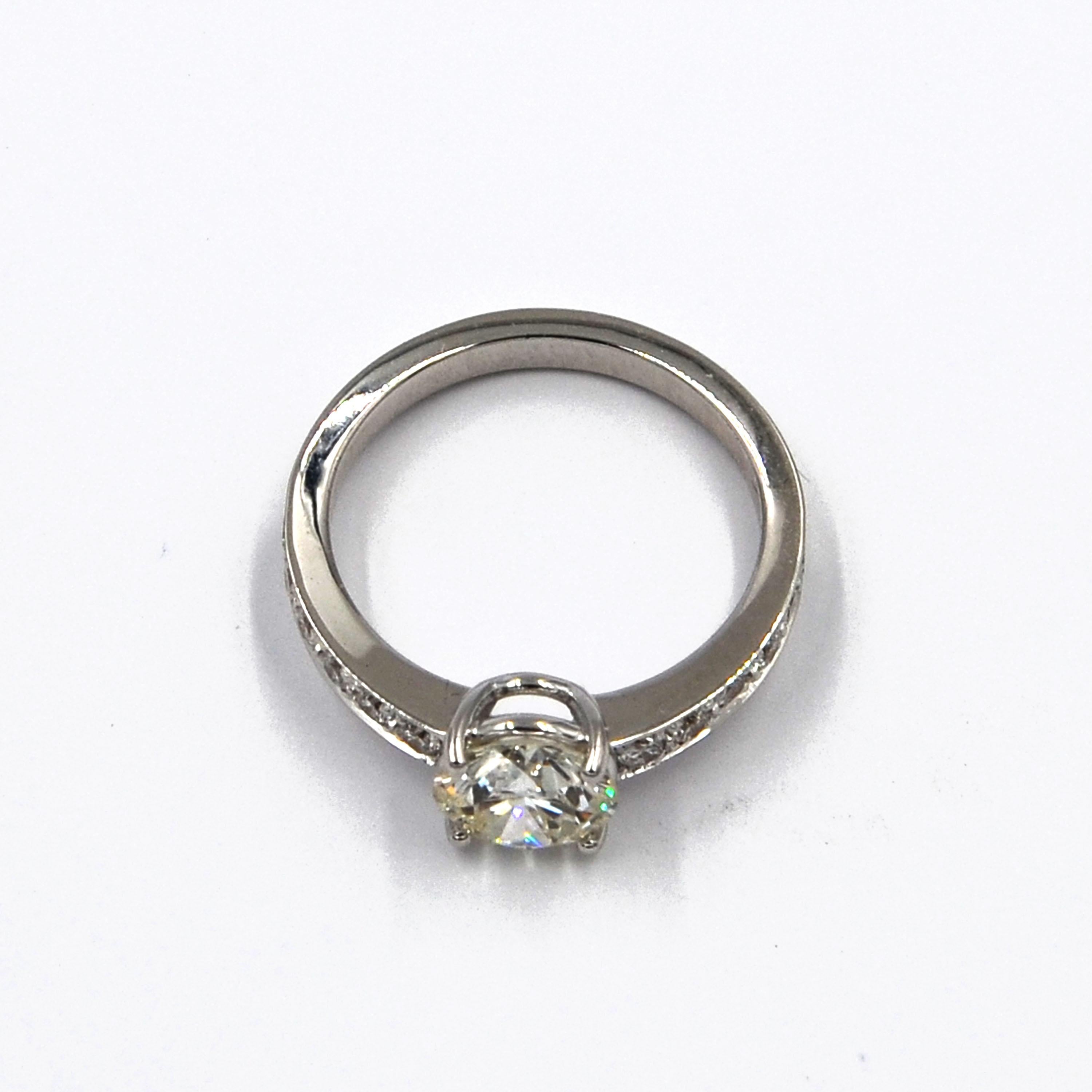 Garavelli 18kt White Gold Diamonds Engagement Ring, size 51
Diamond round center stone weighting ct 1.18 with white diamonds also on the shank ct  0.32
Laboratory diamond verification  ct 1.18 clarity VVS2 Color J
Made In Italy 
18kt GOLD gr 
