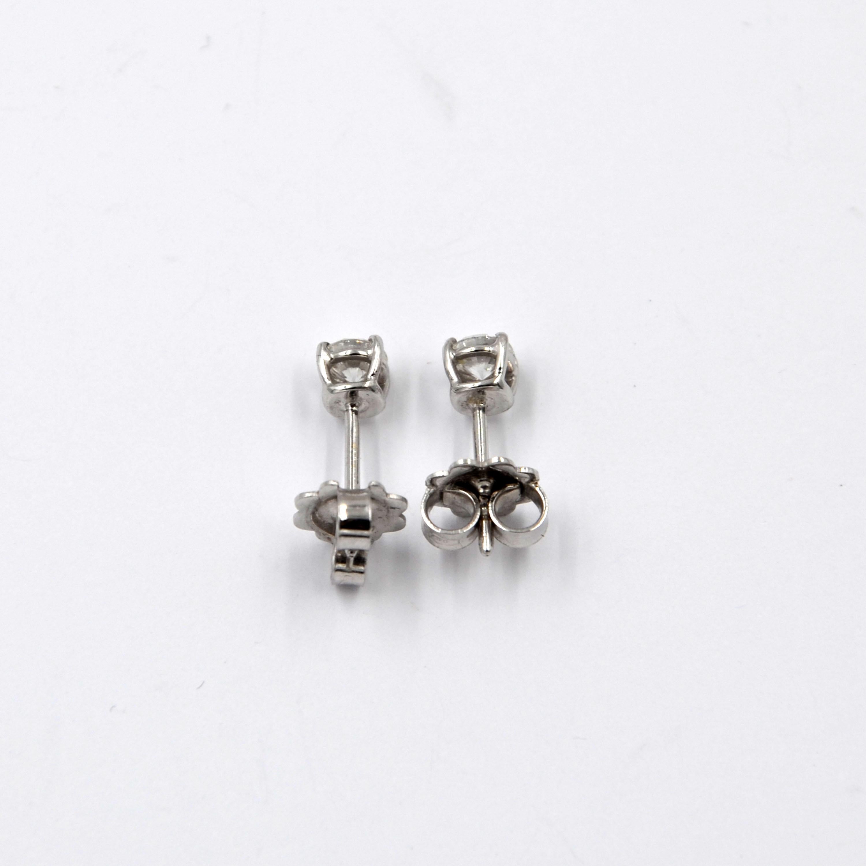 Garavelli 18kt White Gold Diamonds Stud Earrings
Diamond round stones weighting ct 0.24 each
Made In Italy 
18kt GOLD gr  : 1.40
WHITE DIAMONDS  ct 0.48
 