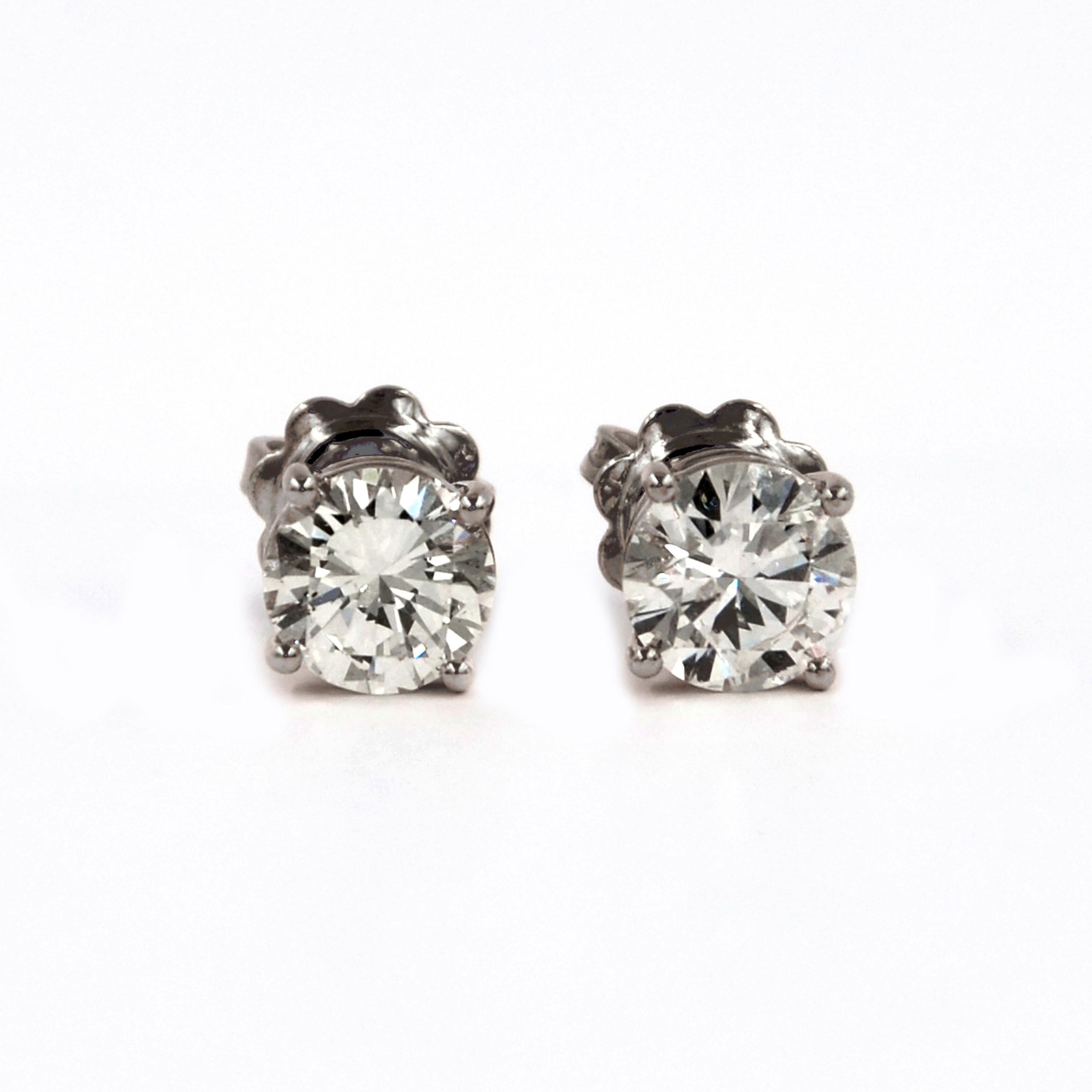 Garavelli 18 Karat White Gold Diamonds Stud Earrings In New Condition For Sale In Valenza, IT