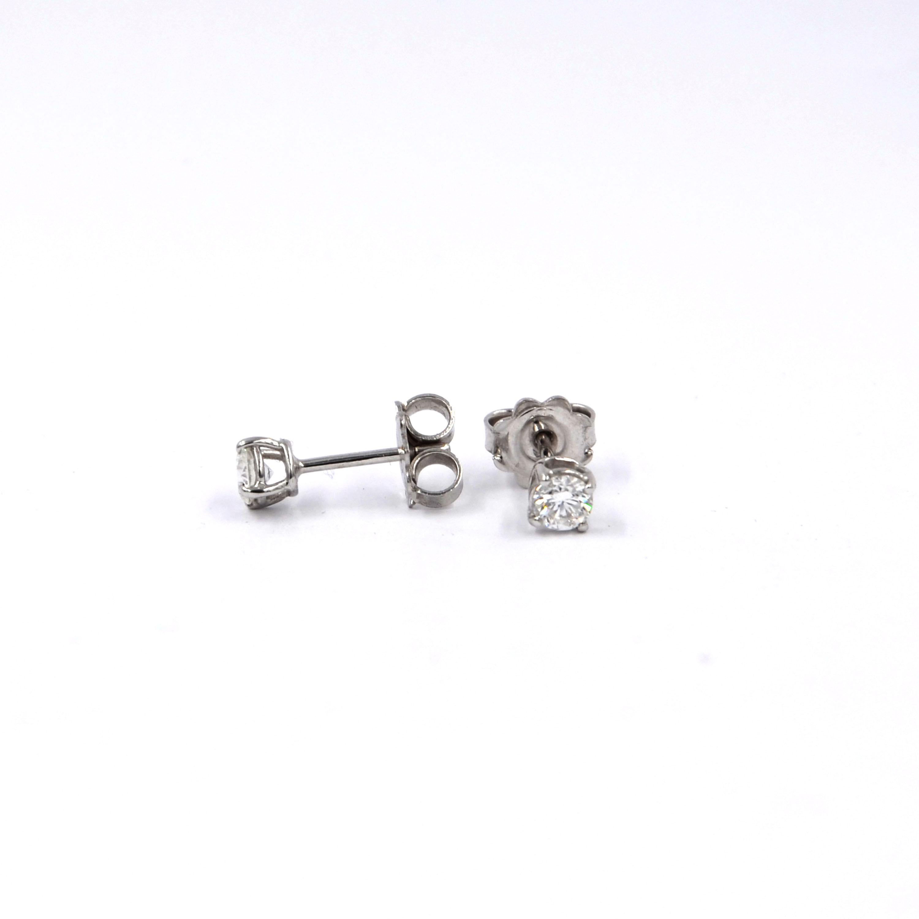 Women's Garavelli 18 Karat White Gold Diamonds Stud Earrings