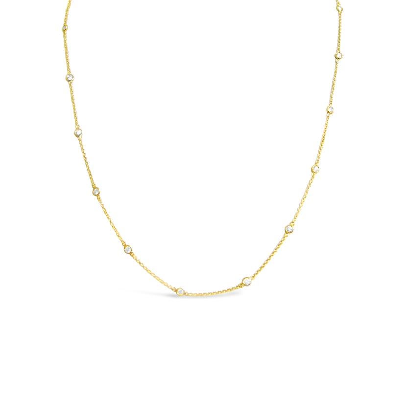 Garavelli Stylish Long Chain Necklace with Diamonds.
Garavelli long chain, featuring 17 round, full cut, white diamonds for a total carat weight of 1,30ct. 
In 18kt yellow gold, grams 6,70 - lenght 34inches - made in Italy
Size and lenght and number