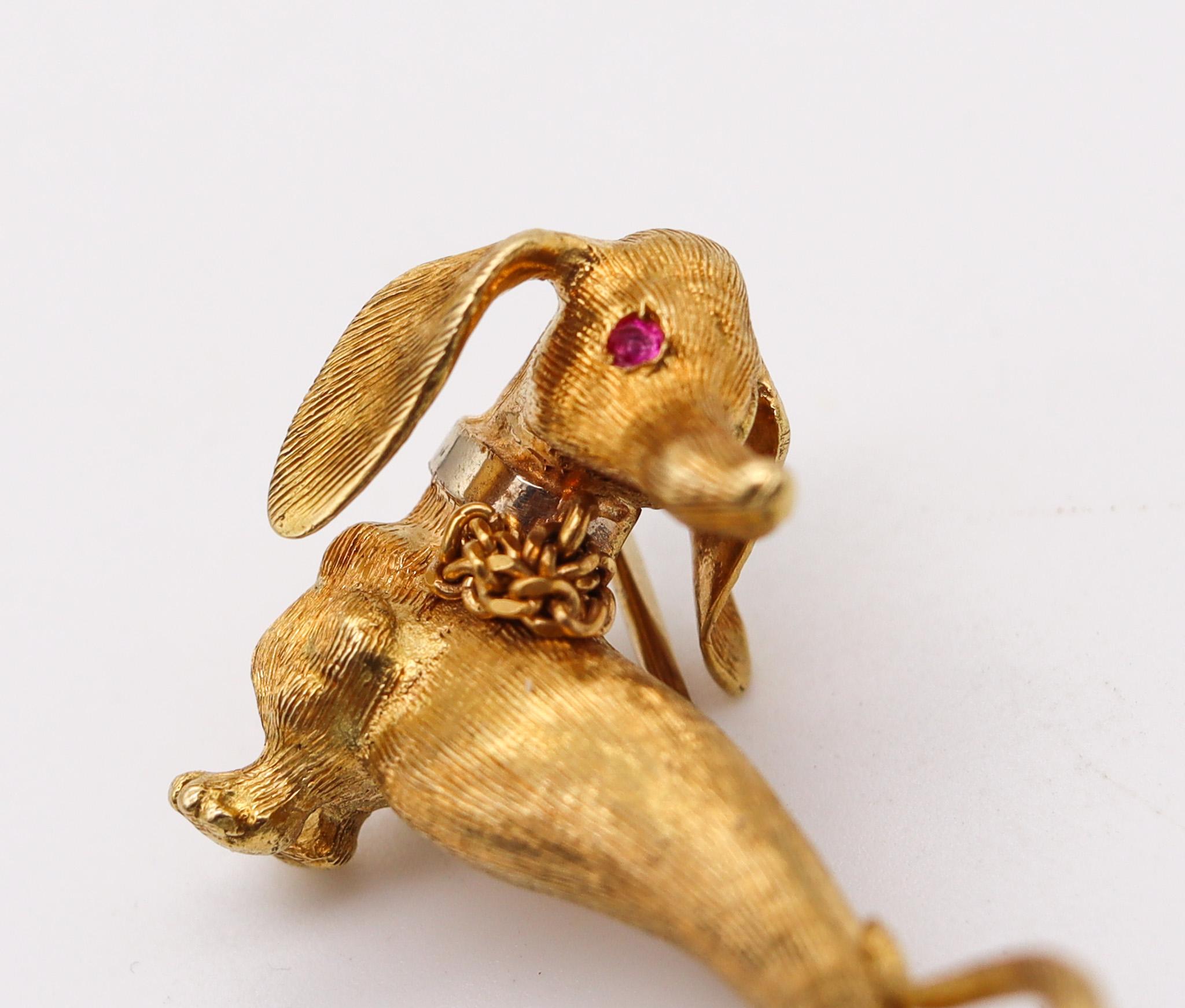 Garavelli Aldo Dachshund Dog 1950 Brooch in Textured 18 Kt Yellow Gold with Ruby In Excellent Condition In Miami, FL
