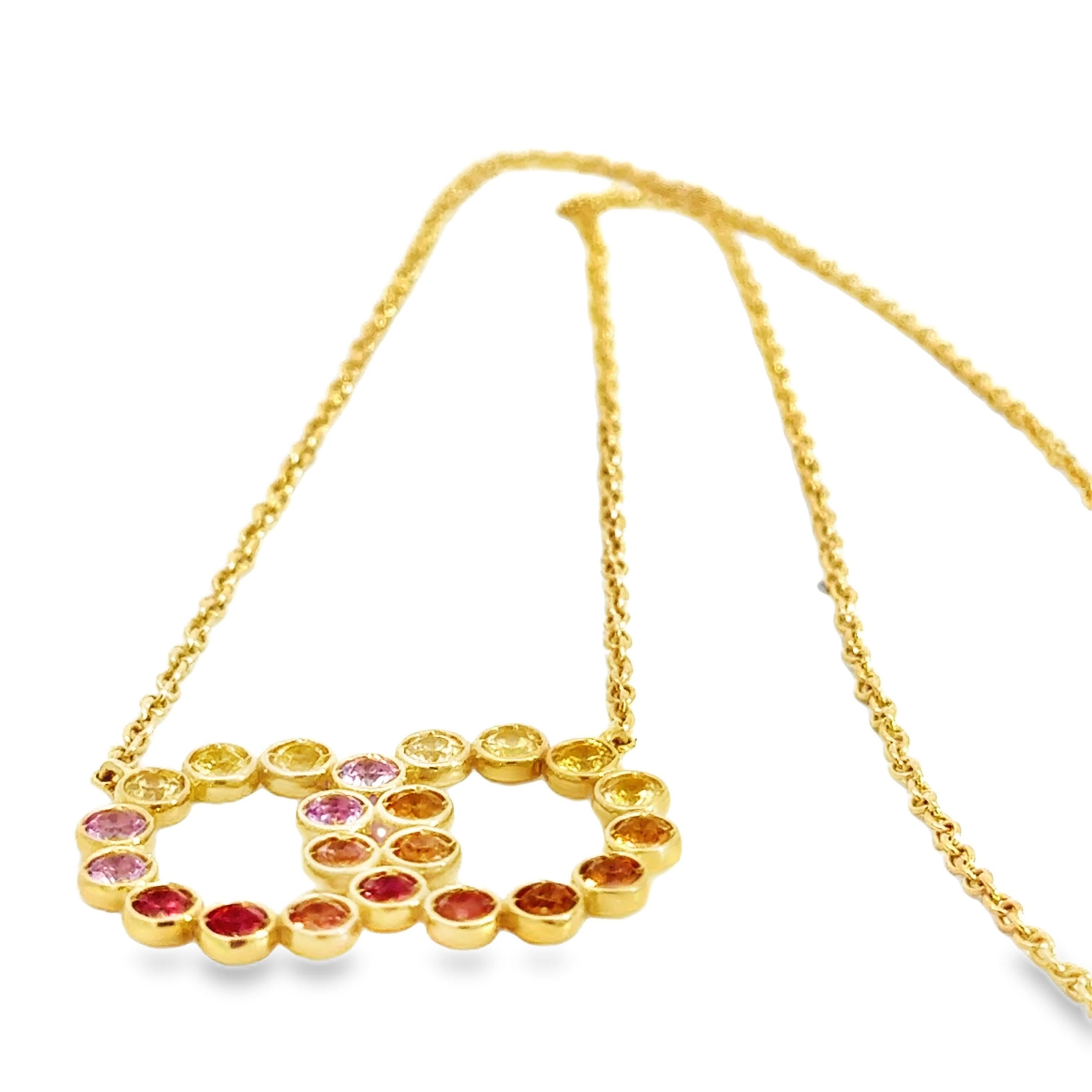 Garavelli  Pendentif double cercle en or jaune 18 carats avec saphirs arc-en-ciel en vente 1